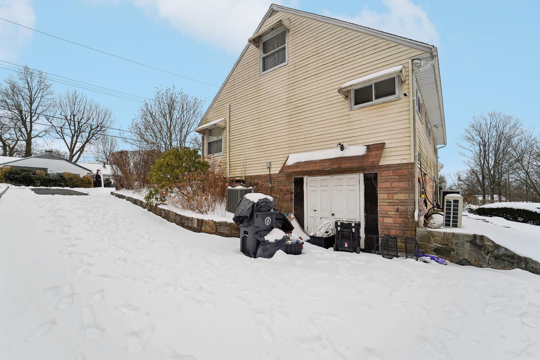 17 Manitou Trail, White Plains, NY 10603