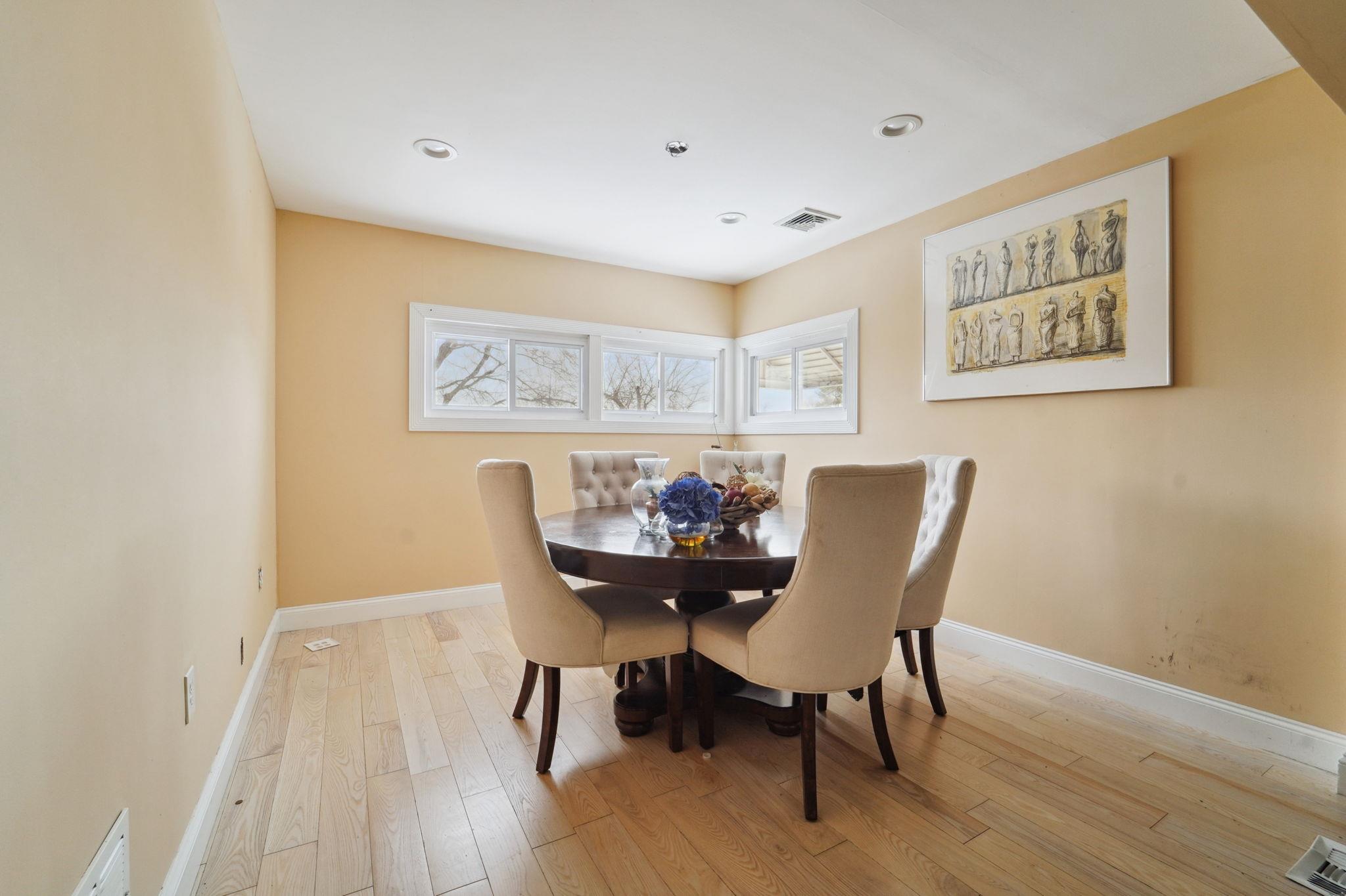 17 Manitou Trail, White Plains, NY 10603