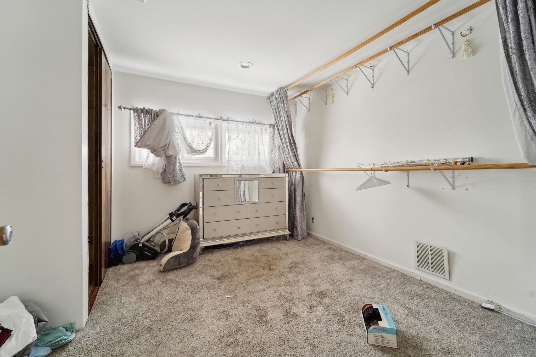 17 Manitou Trail, White Plains, NY 10603