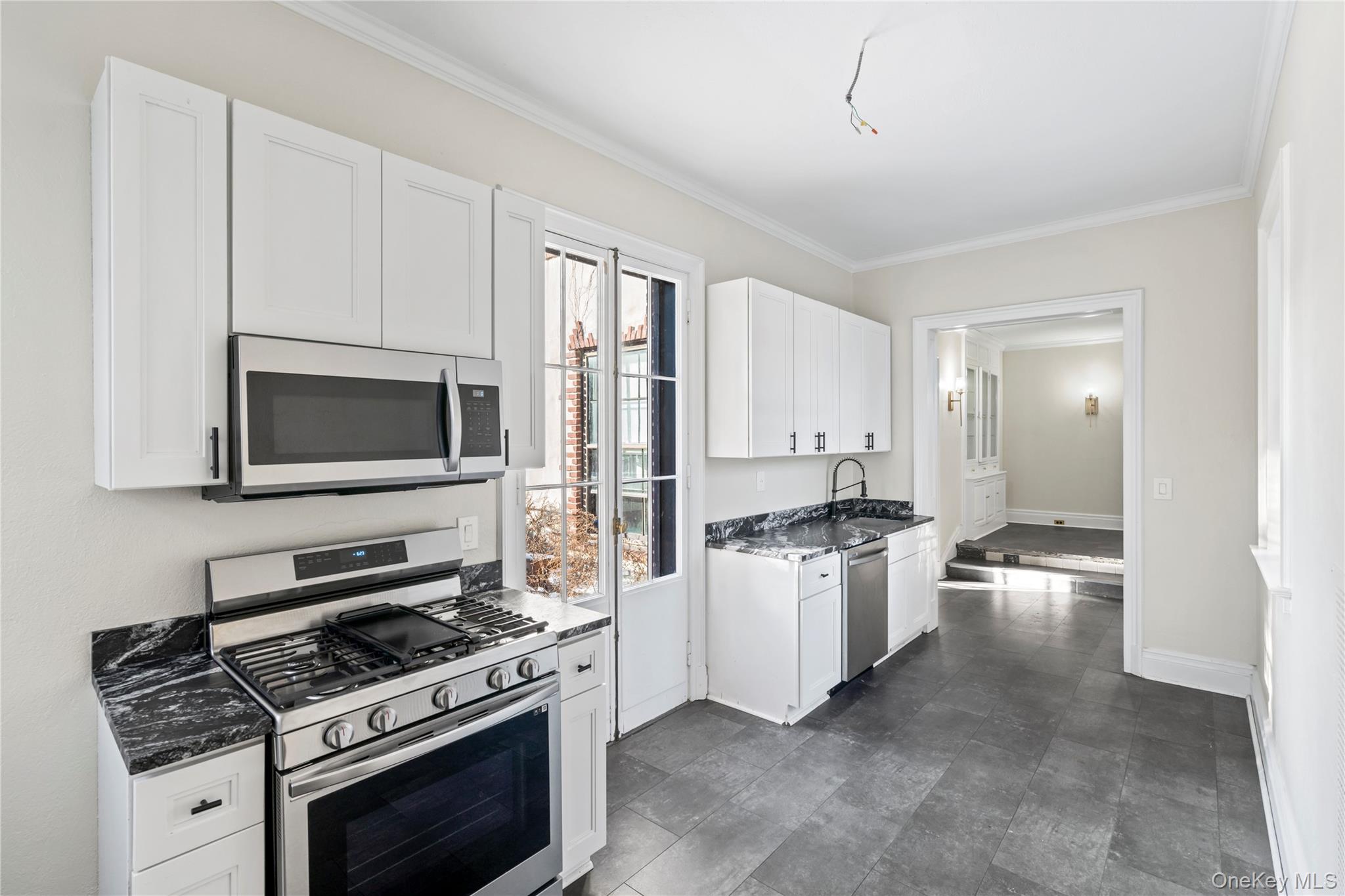 203 Store Hill Road, Old Westbury, NY 11568