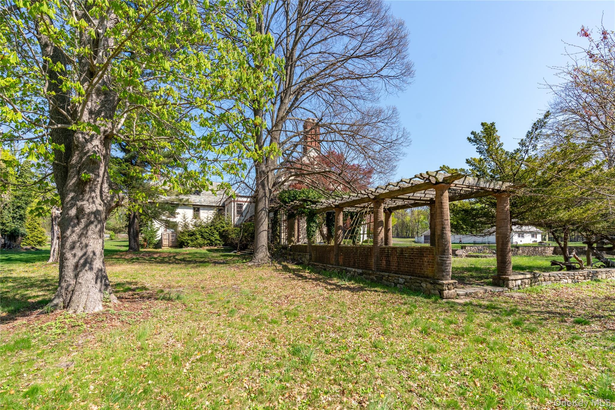 203 Store Hill Road, Old Westbury, NY 11568