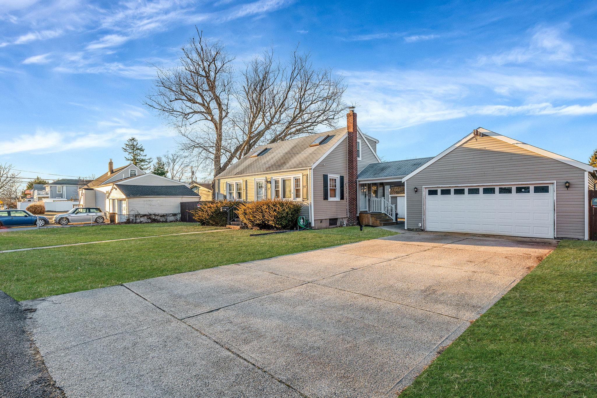 119 Maddox Avenue, Islip, NY 11751