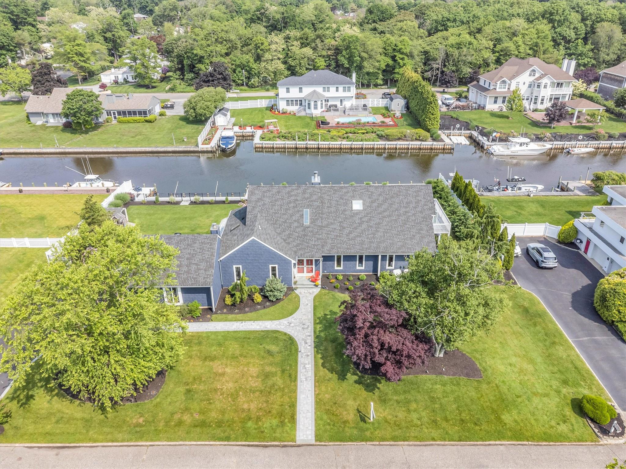 7 Buscher Court, Brookhaven, NY 11719