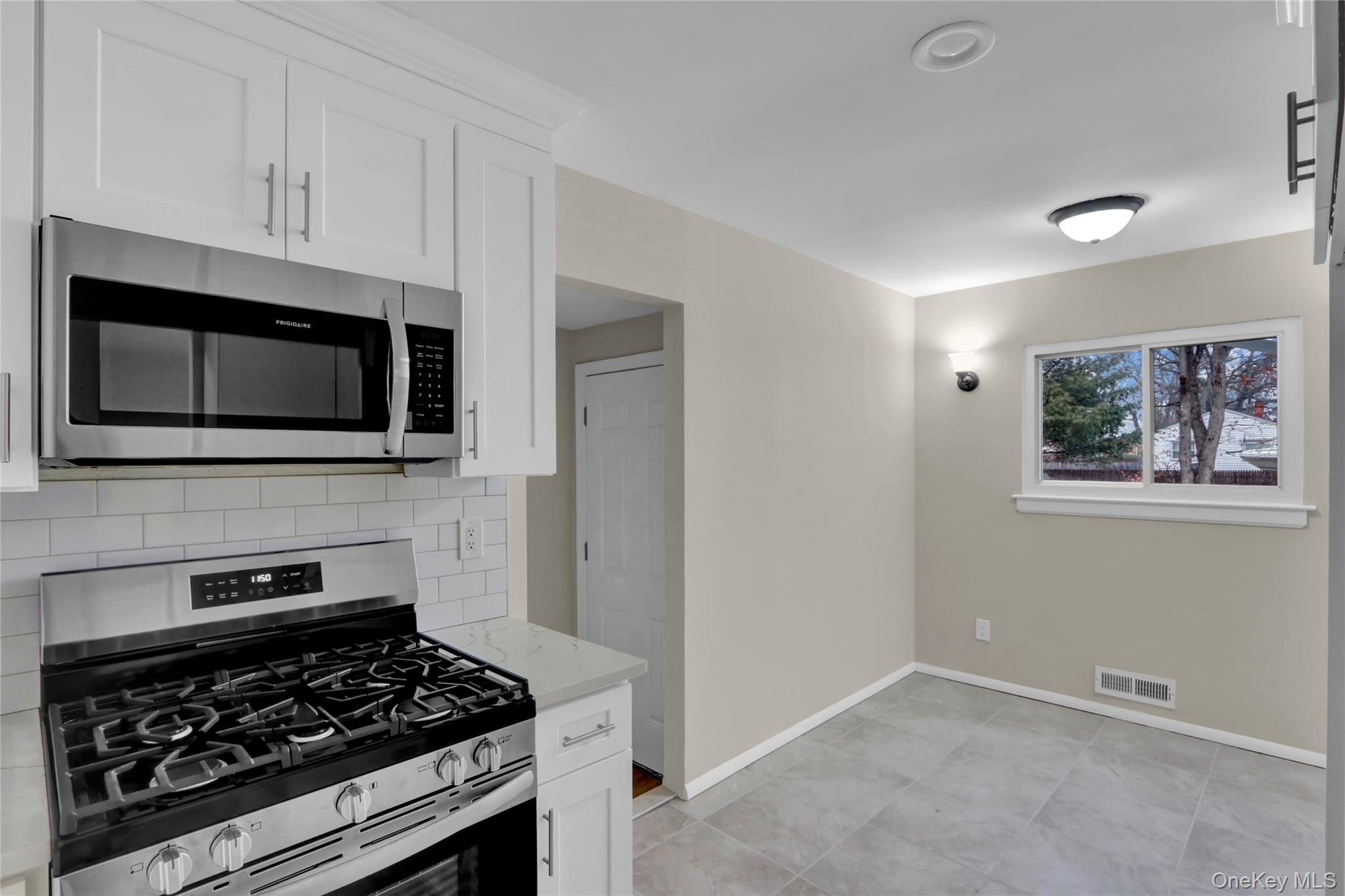 21 Chimney Lane, Bay Shore, NY 11706