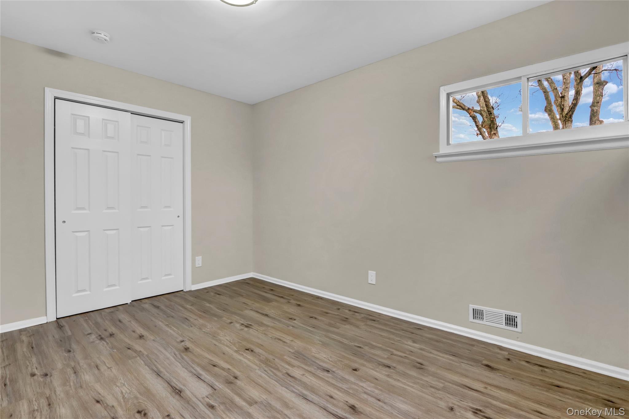 21 Chimney Lane, Bay Shore, NY 11706