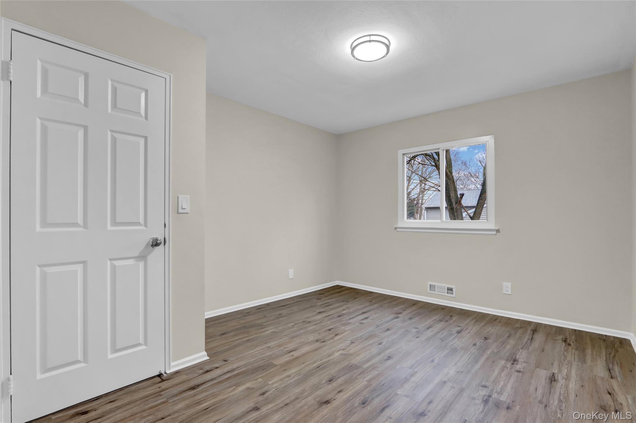 21 Chimney Lane, Bay Shore, NY 11706