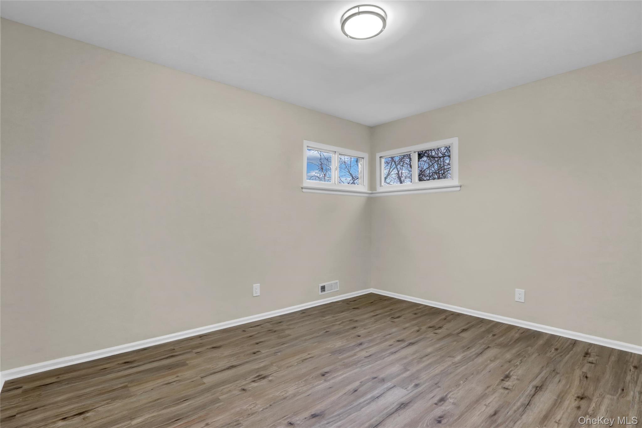 21 Chimney Lane, Bay Shore, NY 11706