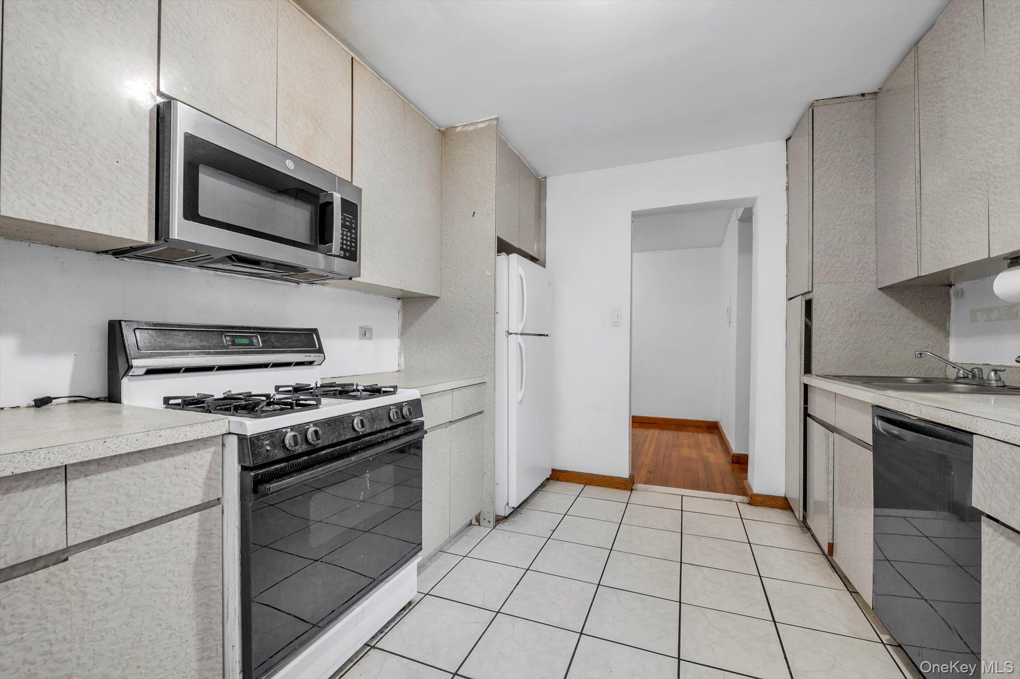 94-11 60th Avenue # 4E, Elmhurst, NY 11373