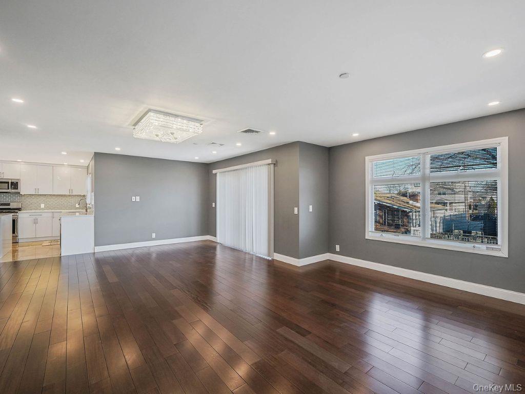 829 S Long Beach Avenue, Freeport, NY 11520