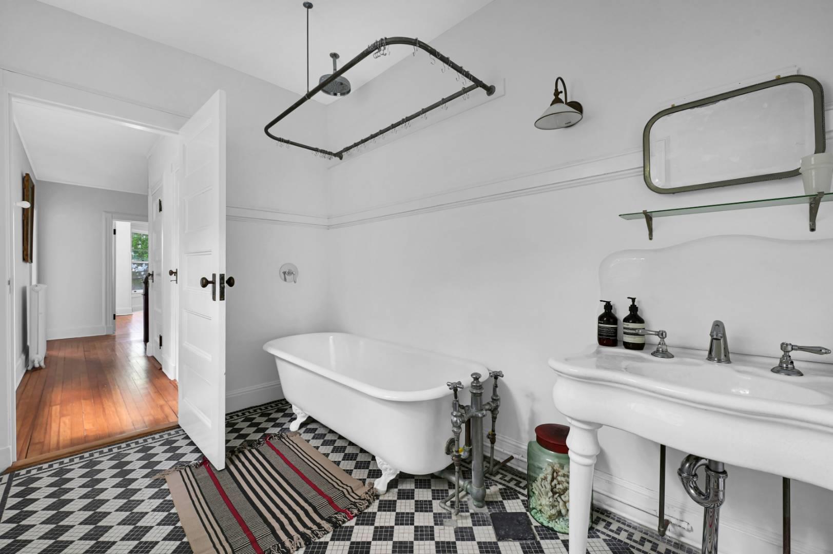 1260 Jackson Street, New Suffolk, NY 11956