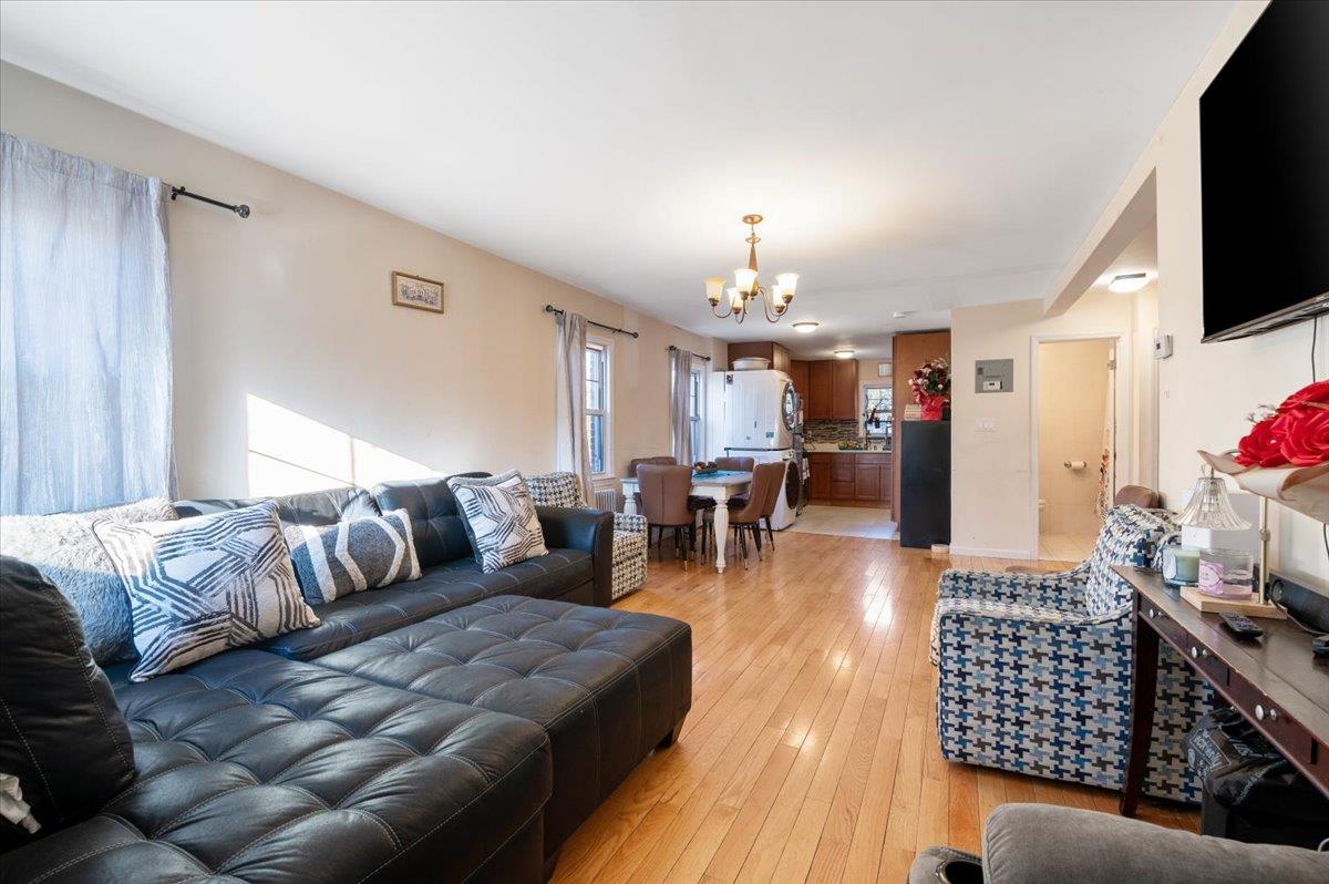 200 Asbury Avenue, Westbury, NY 11590