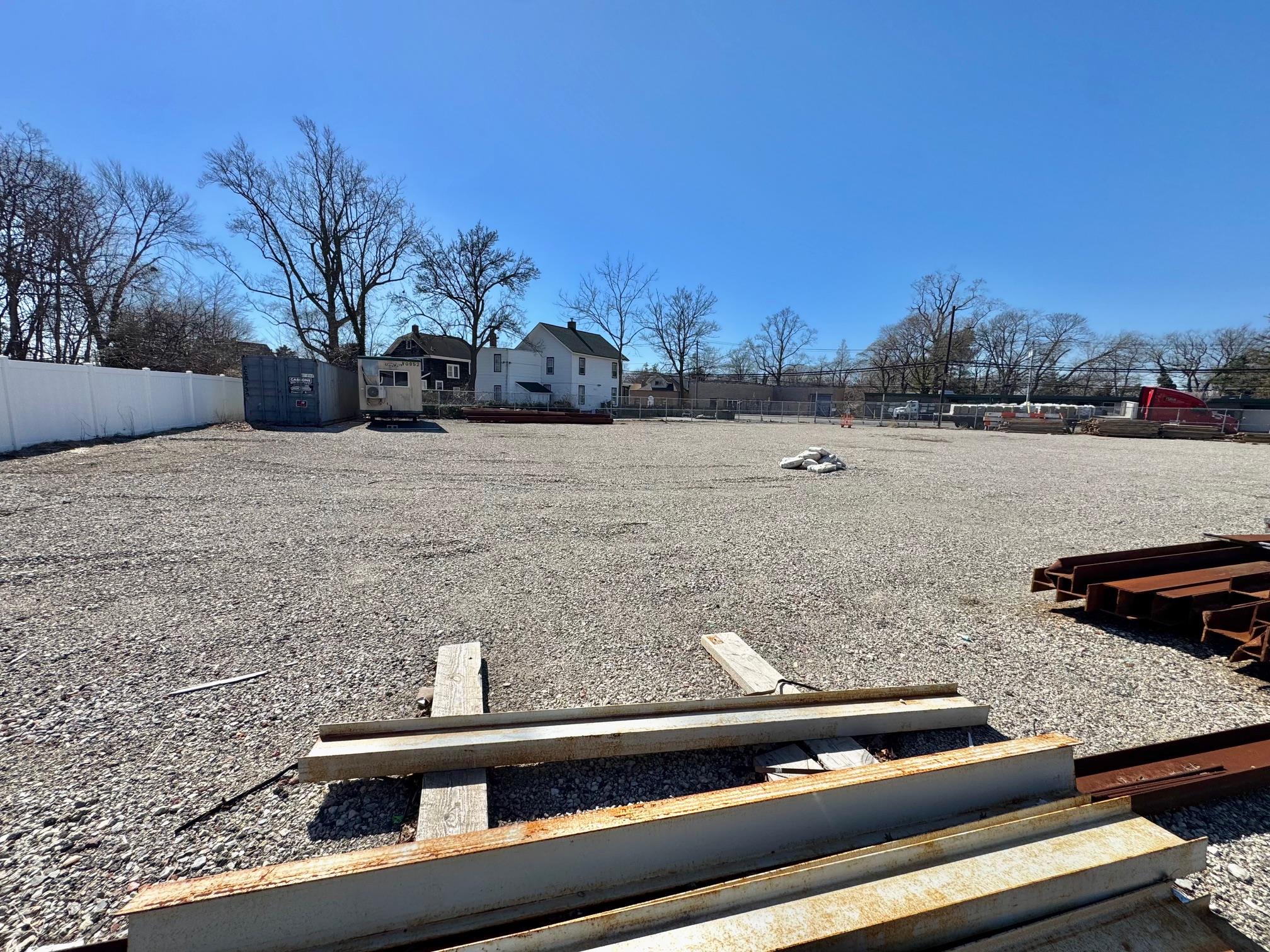 561 N Broadway, Amityville, NY 11701