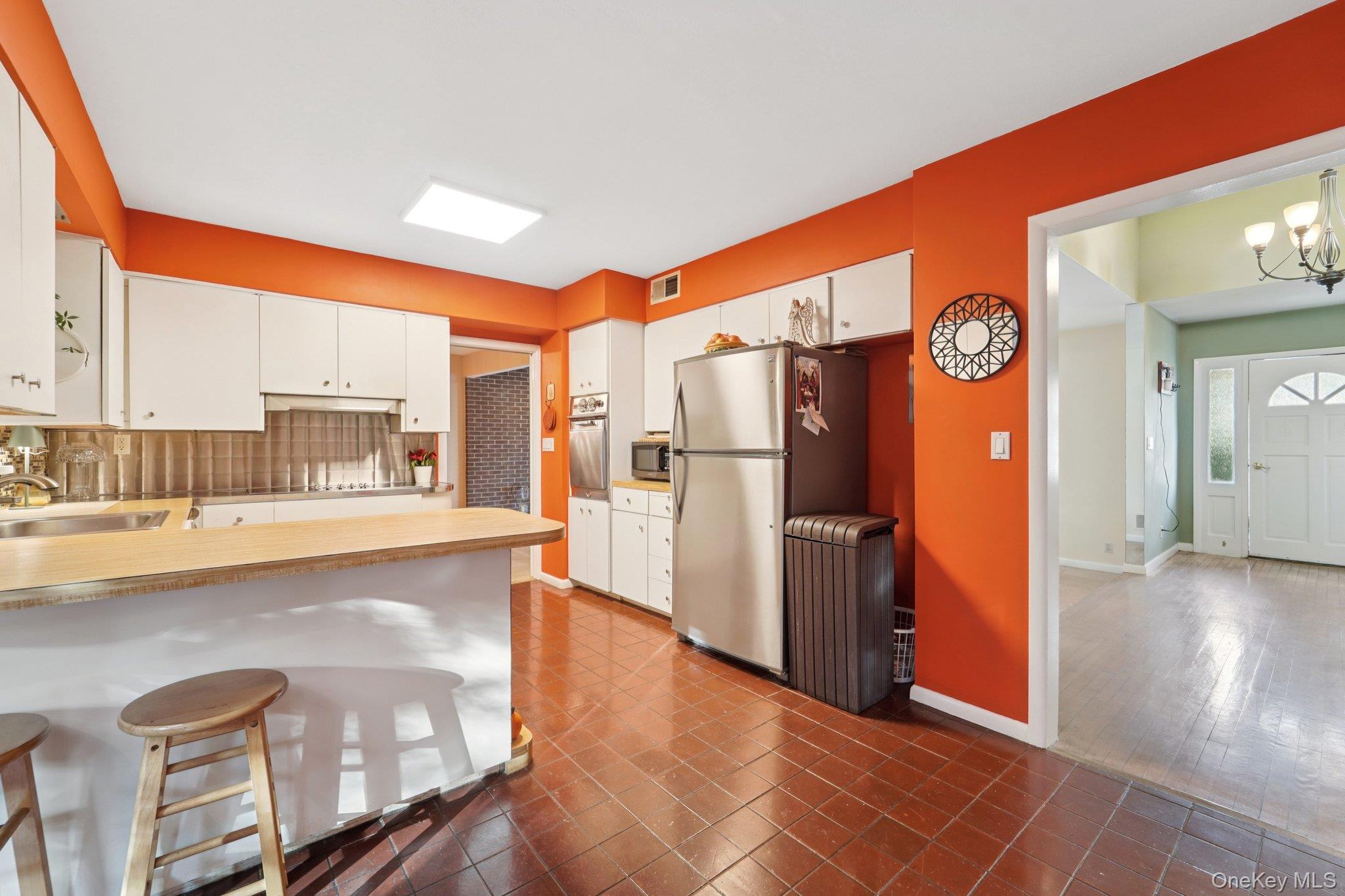 24 Pamela Lane, New Rochelle, NY 10804