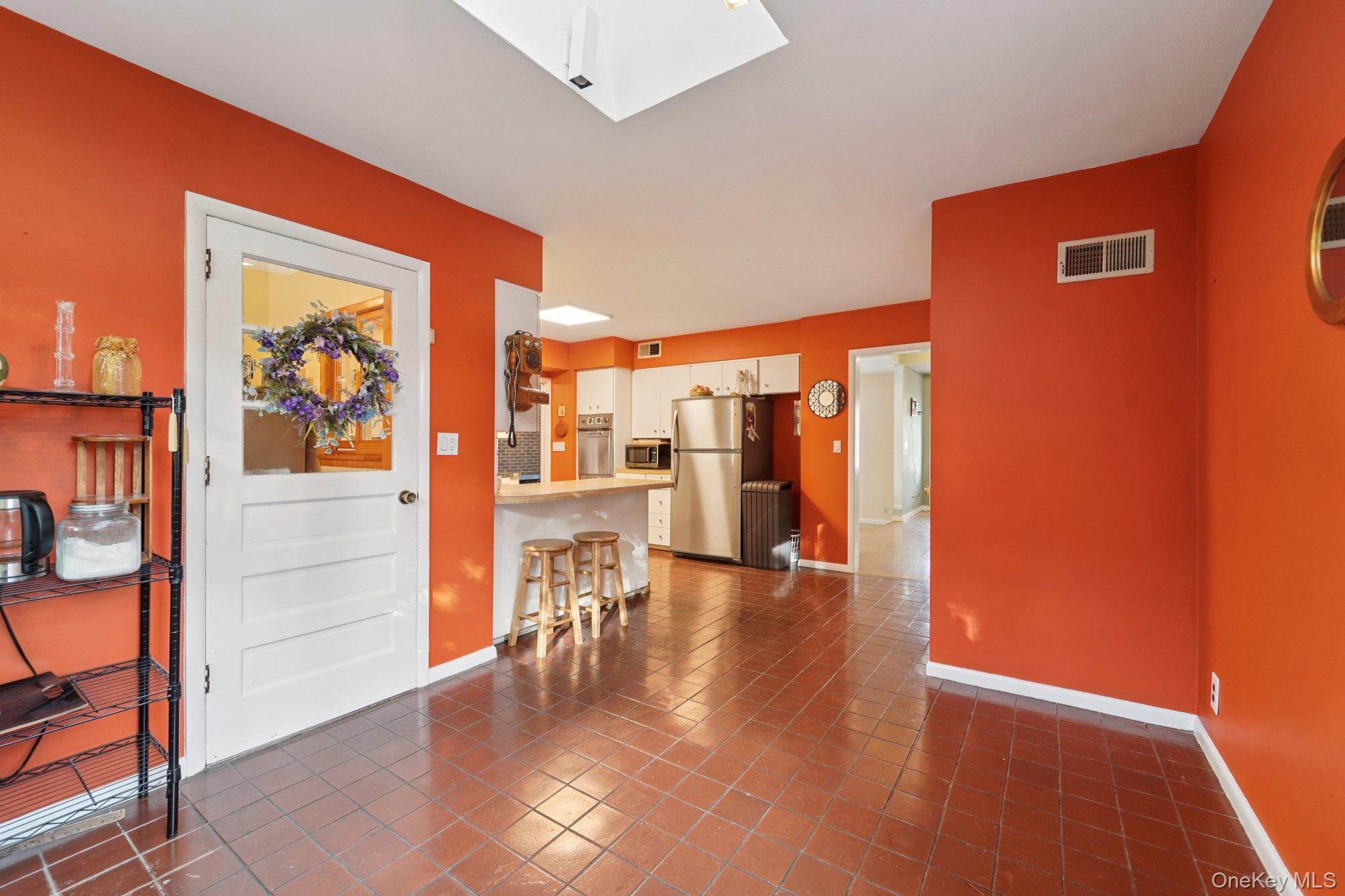 24 Pamela Lane, New Rochelle, NY 10804