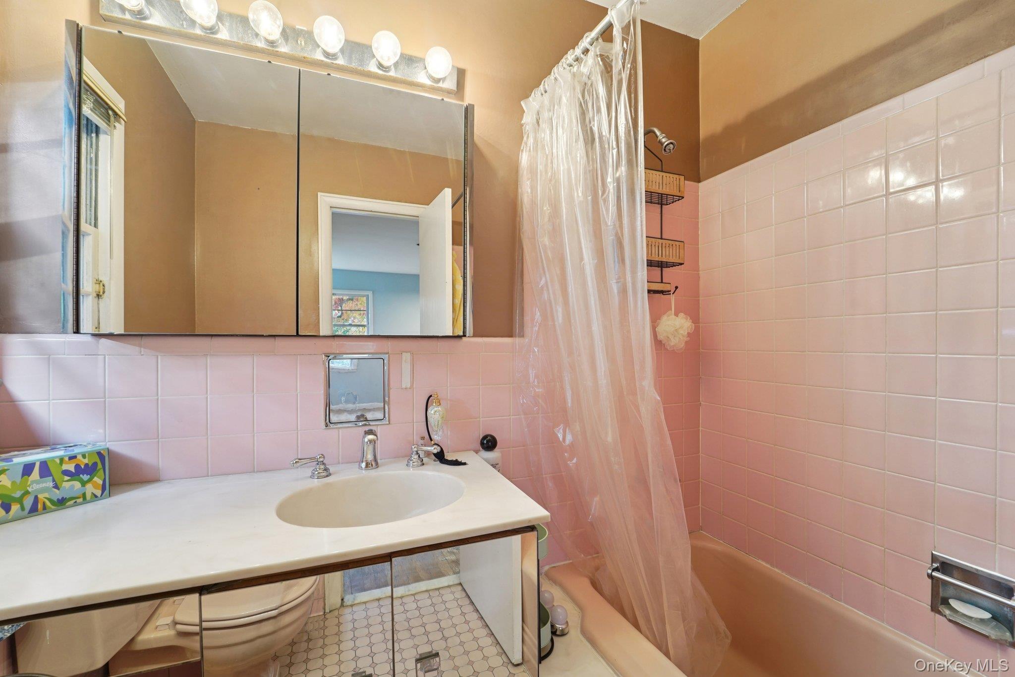 24 Pamela Lane, New Rochelle, NY 10804