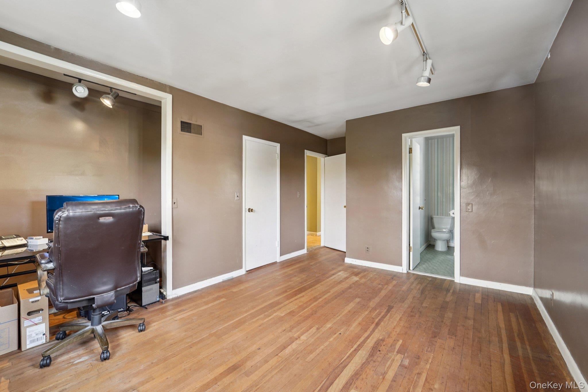 24 Pamela Lane, New Rochelle, NY 10804