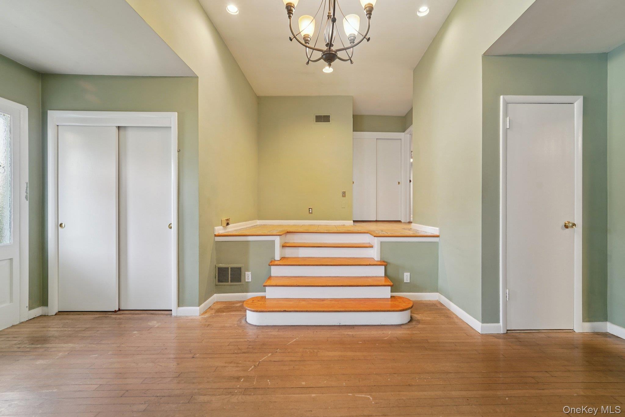 24 Pamela Lane, New Rochelle, NY 10804