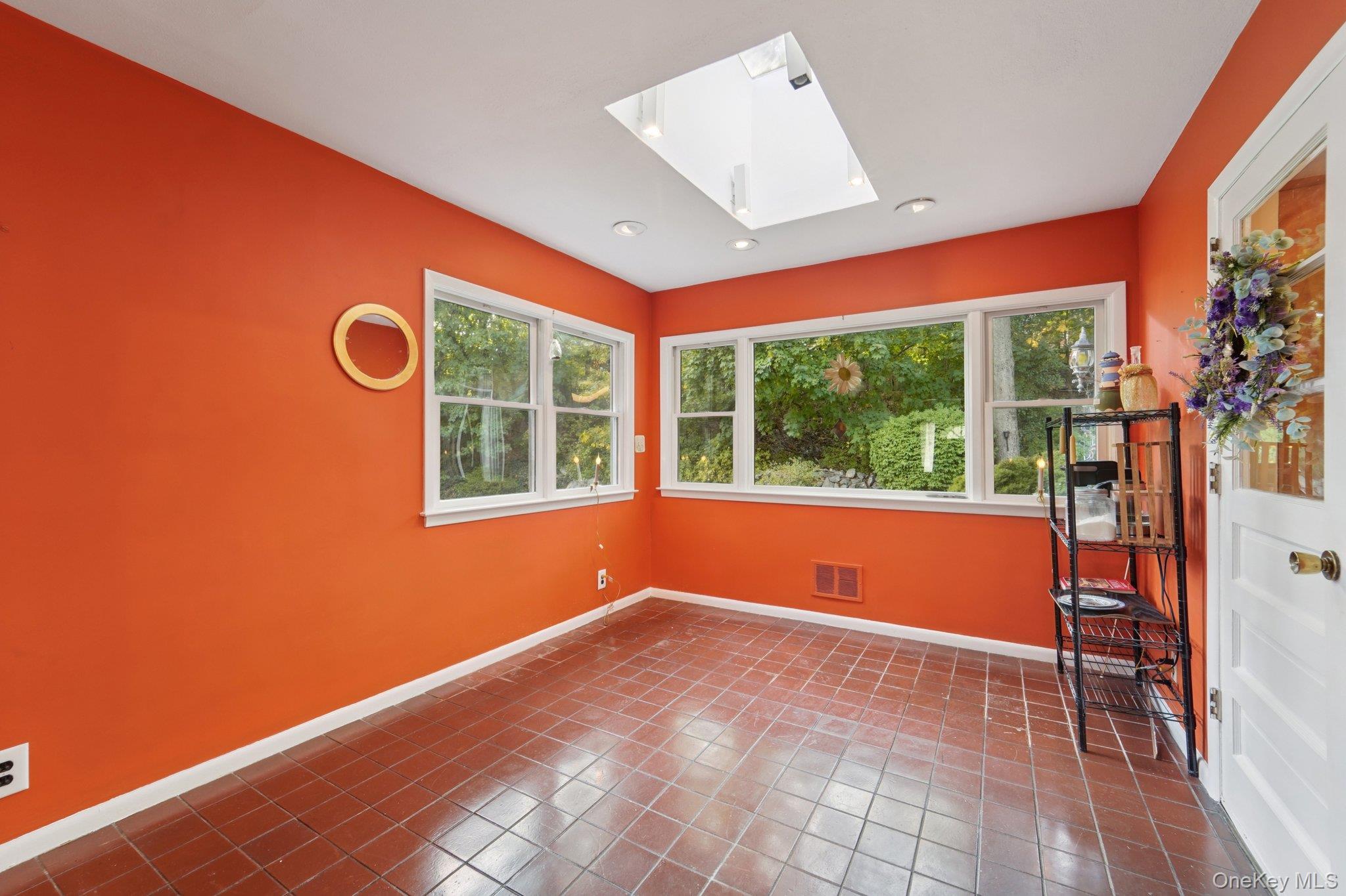 24 Pamela Lane, New Rochelle, NY 10804