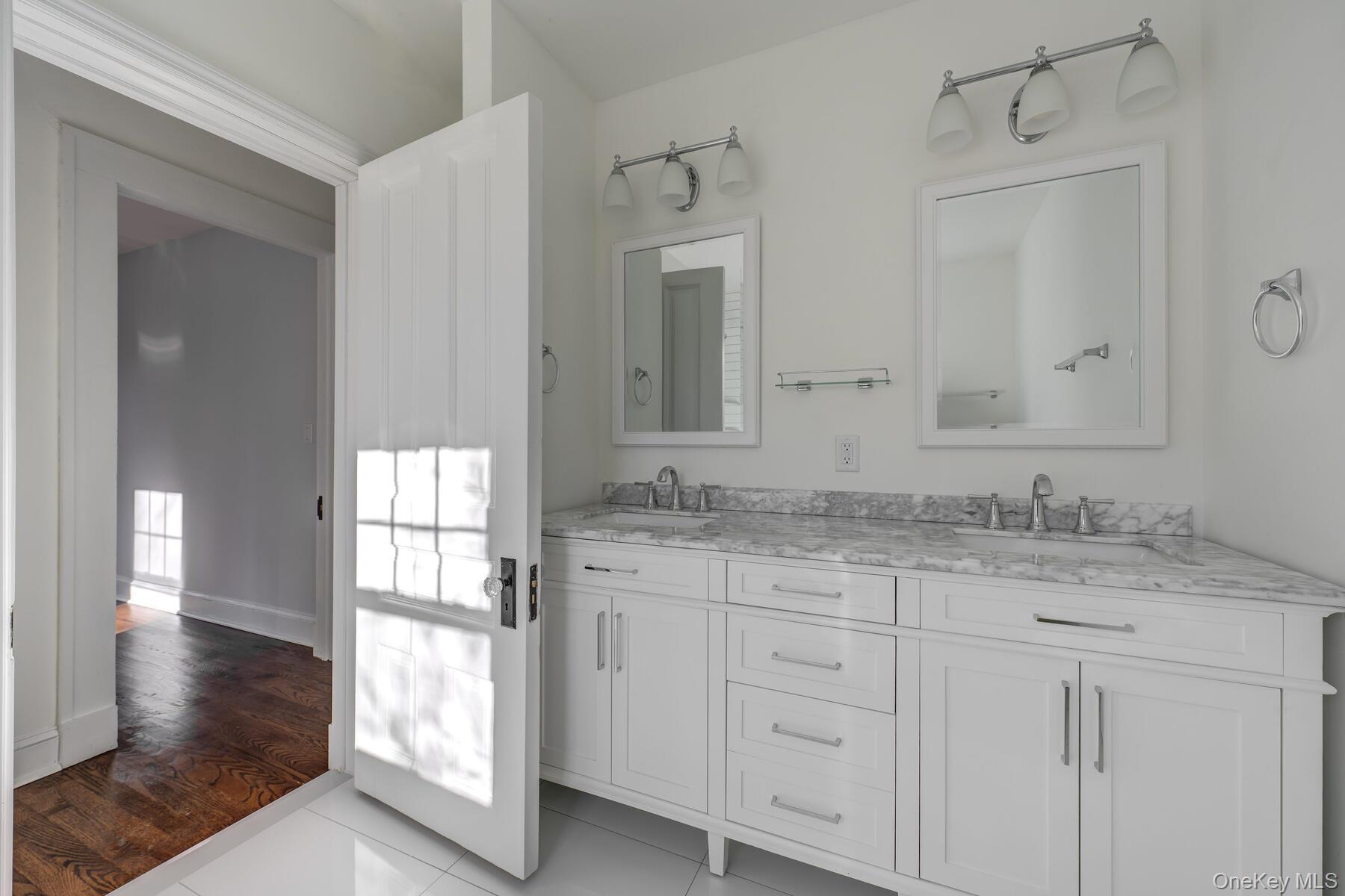 27 Locust Lane, Oyster Bay, NY 11771