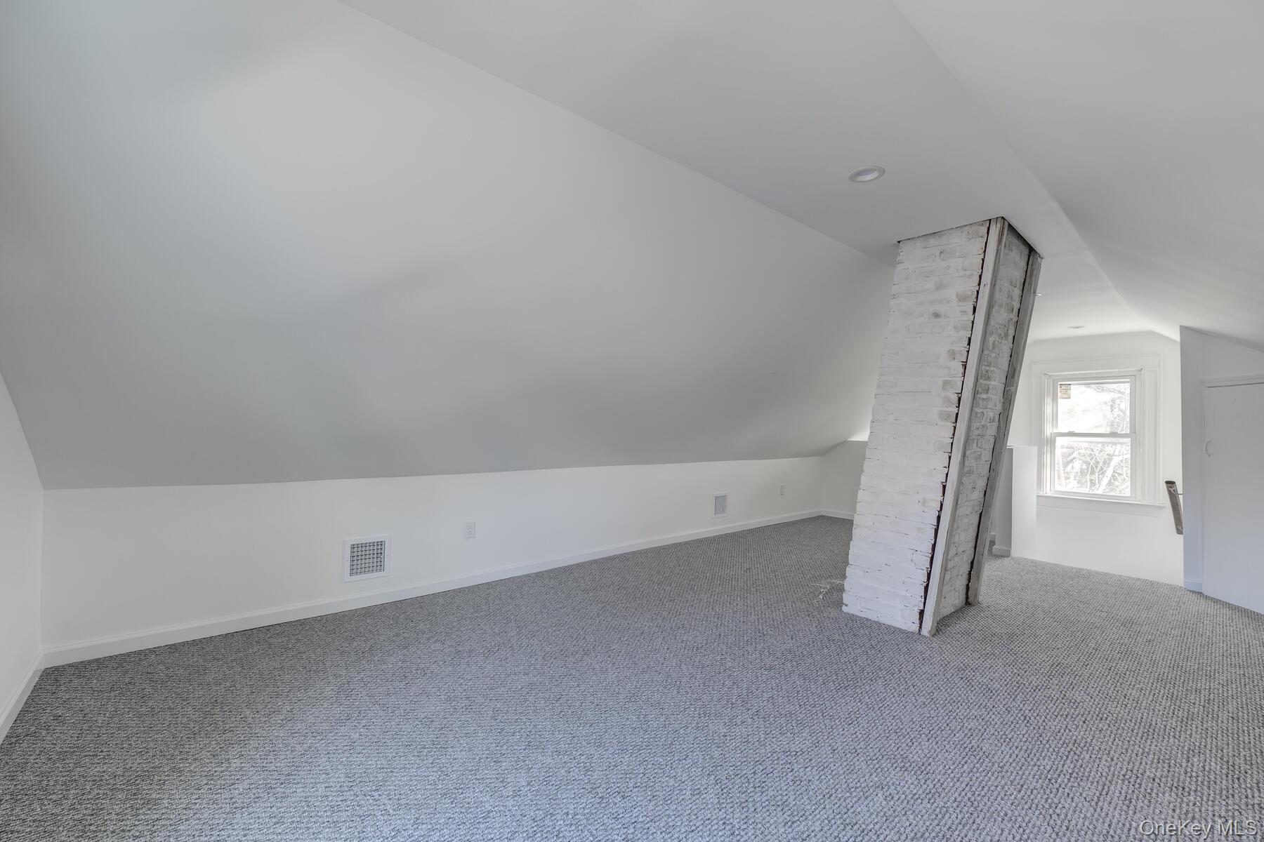 27 Locust Lane, Oyster Bay, NY 11771