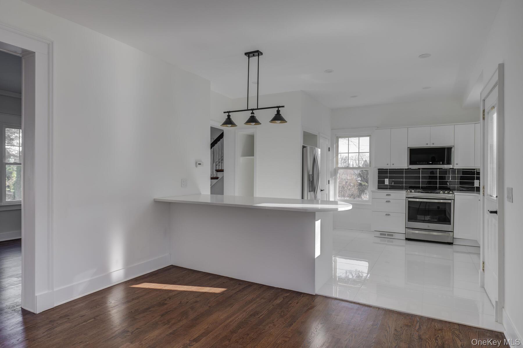 27 Locust Lane, Oyster Bay, NY 11771