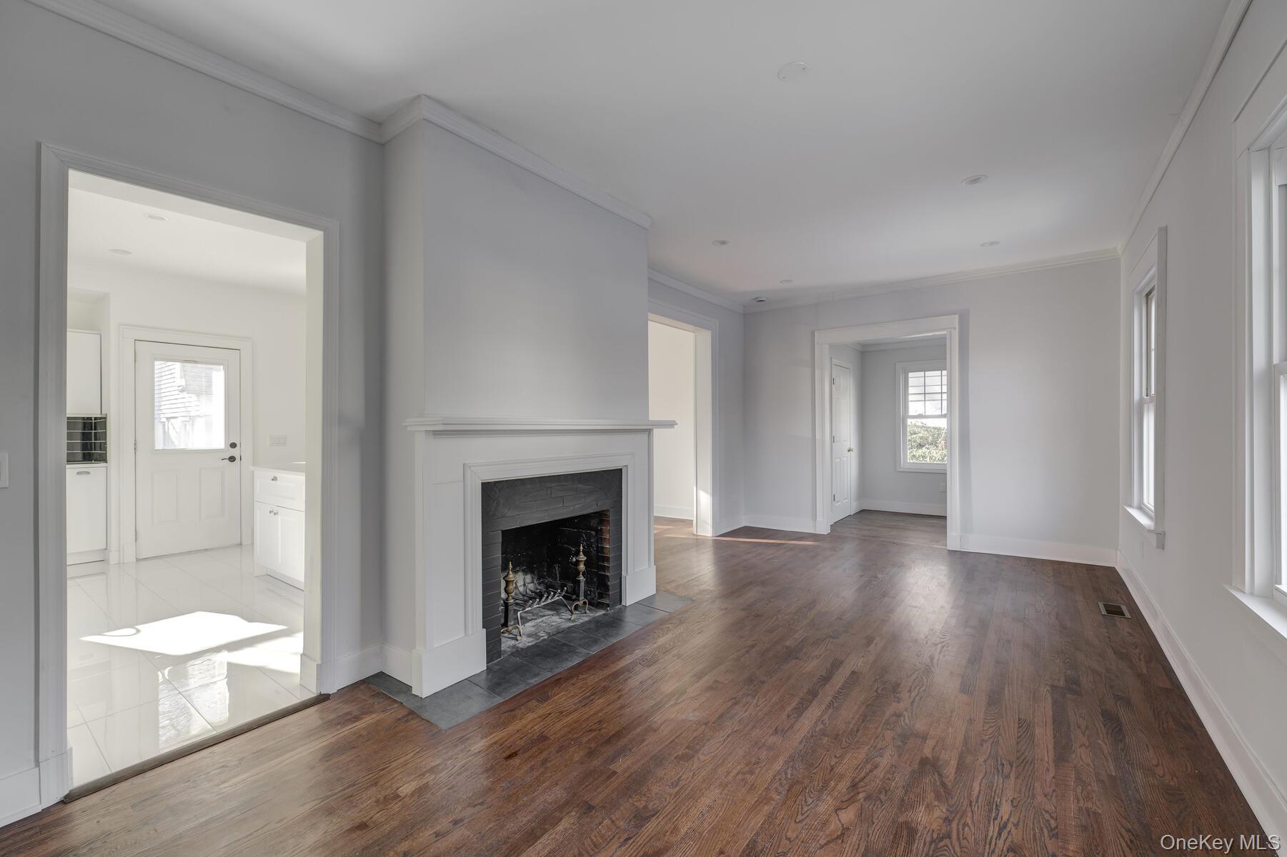 27 Locust Lane, Oyster Bay, NY 11771