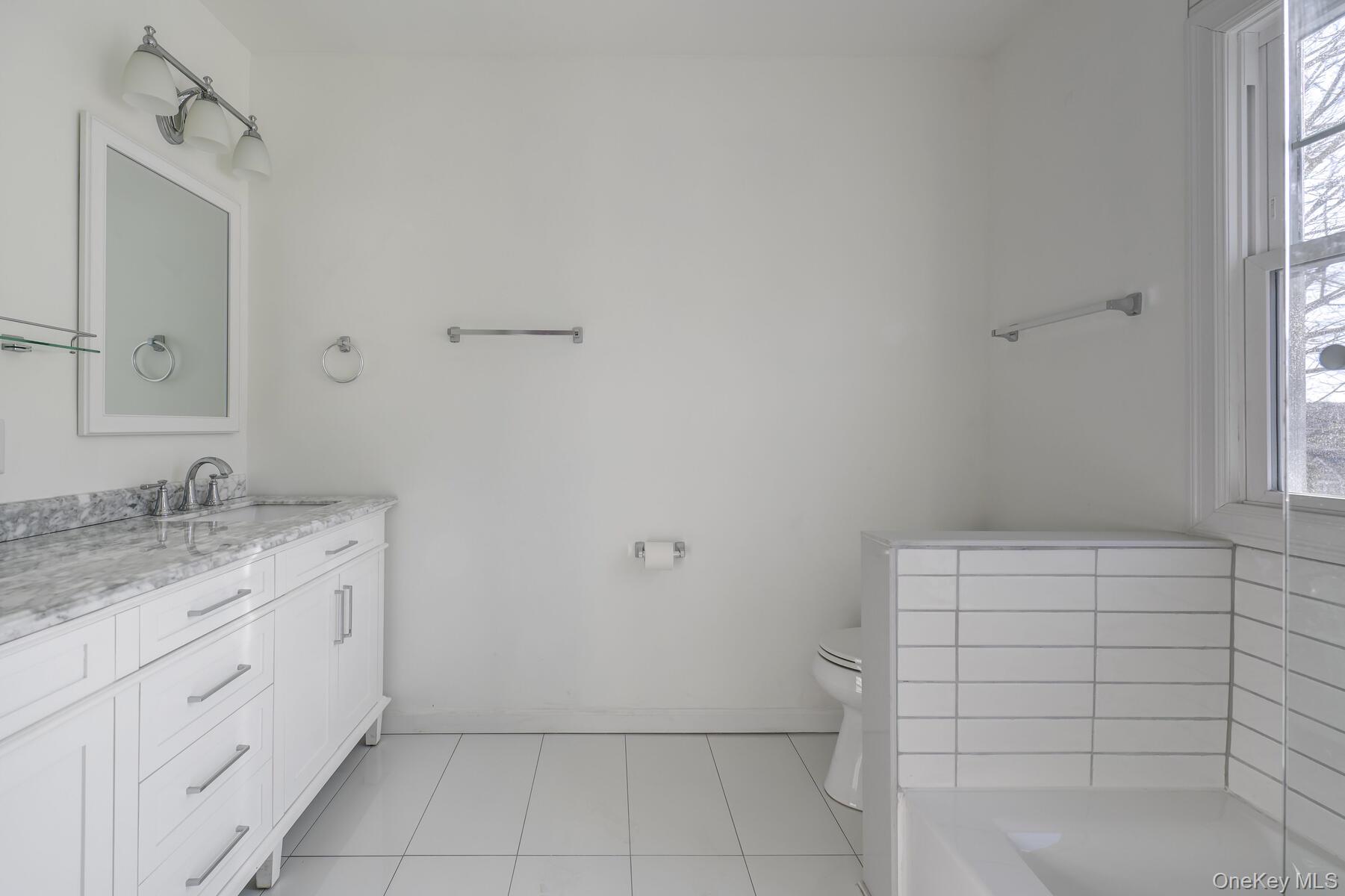 27 Locust Lane, Oyster Bay, NY 11771