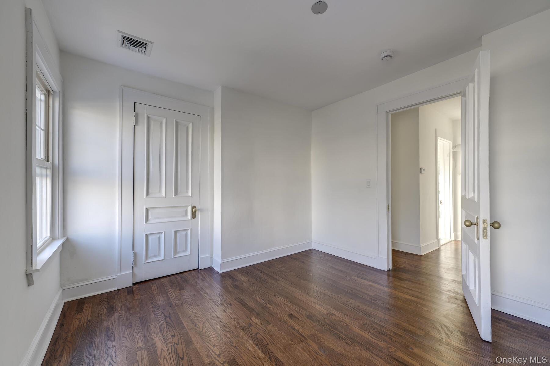 27 Locust Lane, Oyster Bay, NY 11771