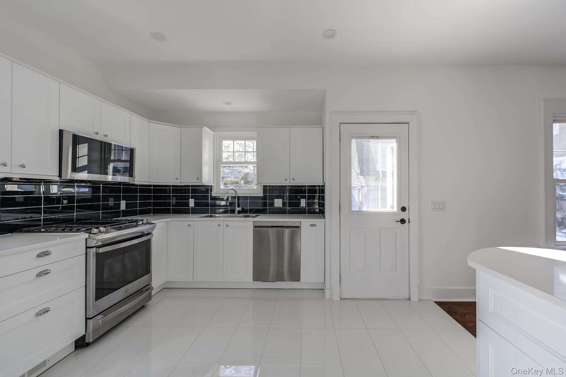 27 Locust Lane, Oyster Bay, NY 11771