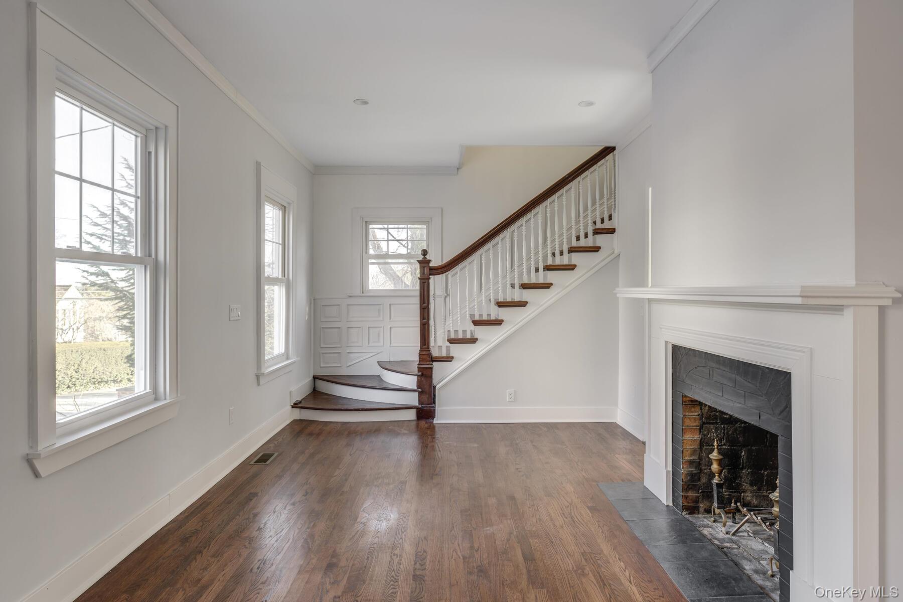 27 Locust Lane, Oyster Bay, NY 11771