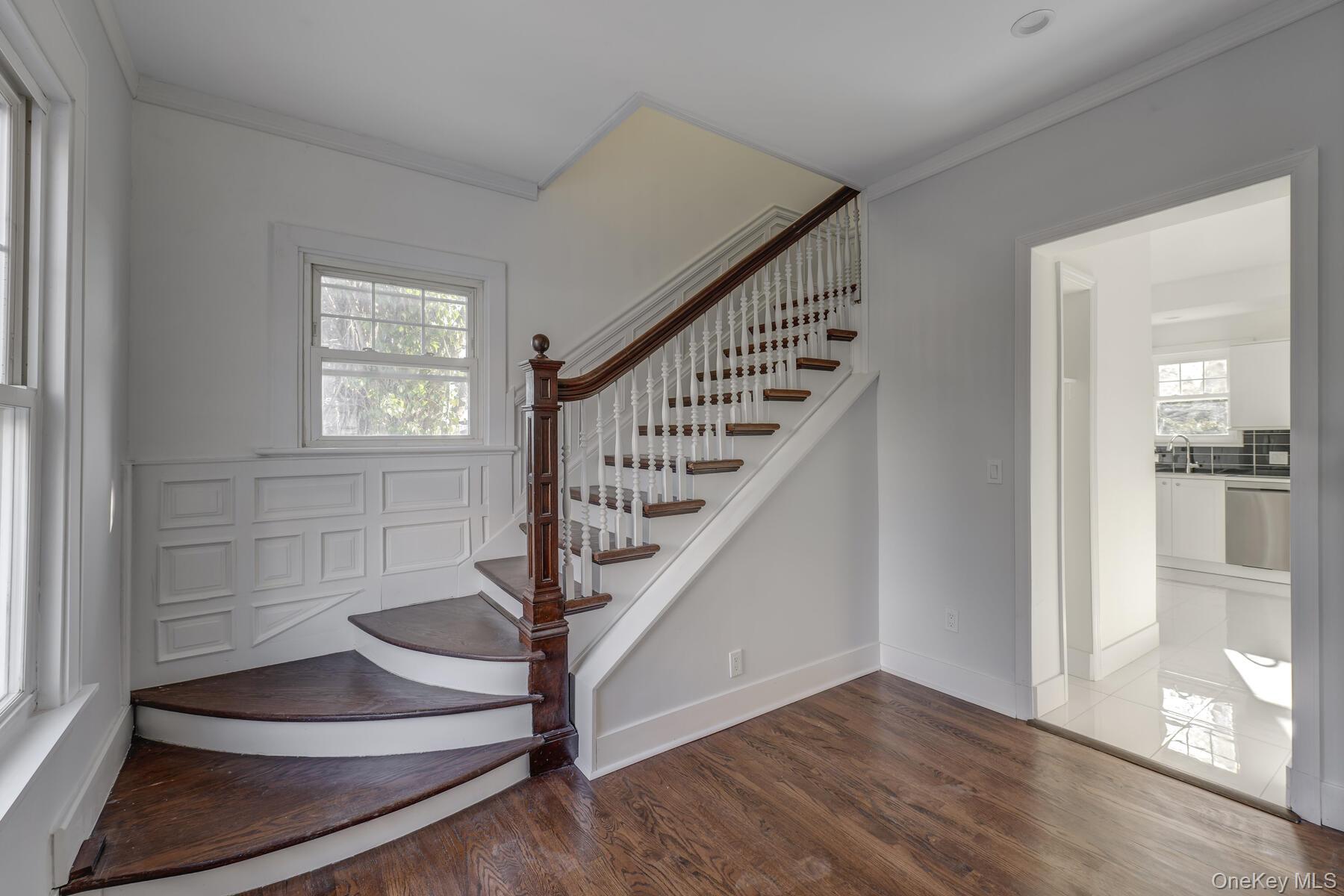 27 Locust Lane, Oyster Bay, NY 11771