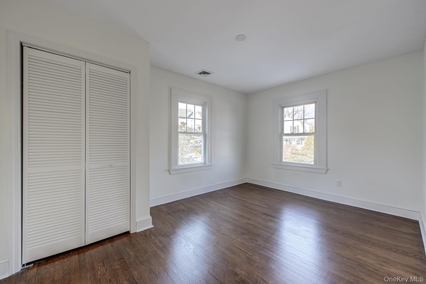 27 Locust Lane, Oyster Bay, NY 11771