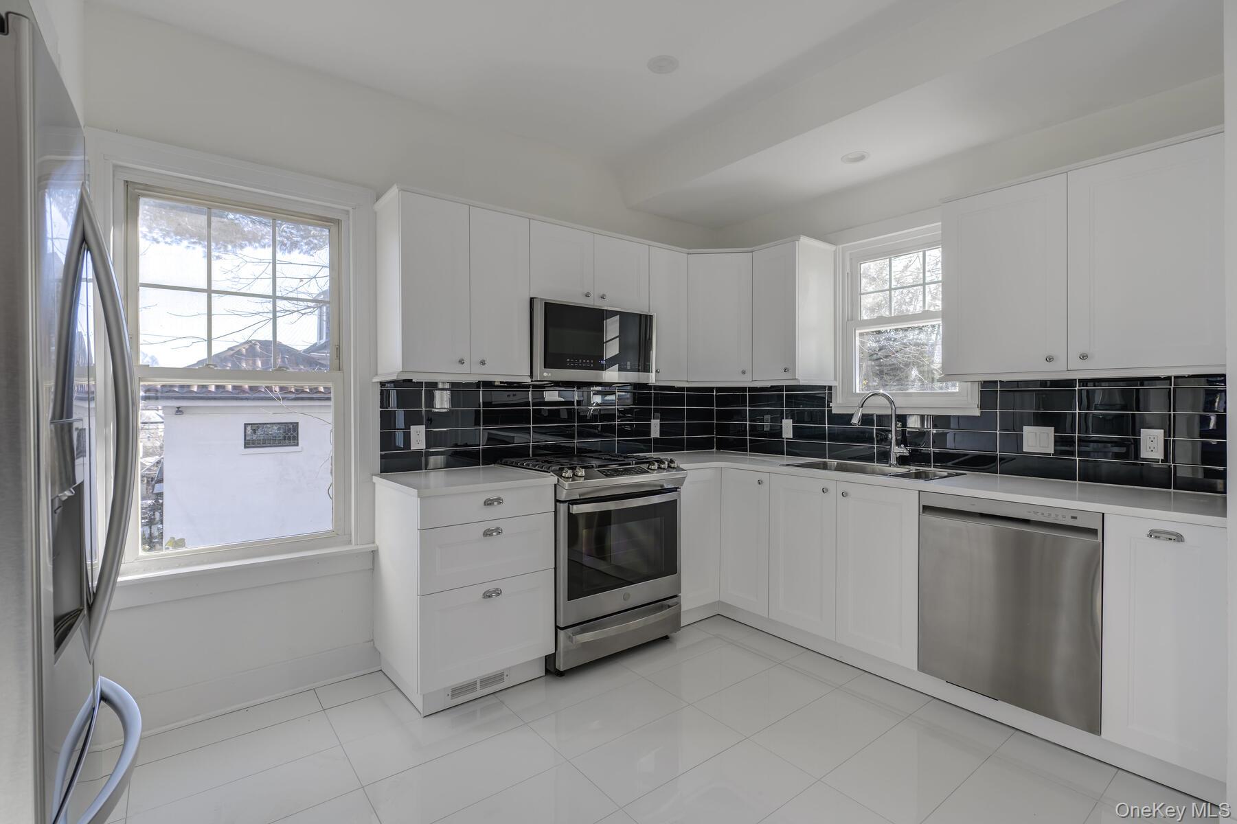 27 Locust Lane, Oyster Bay, NY 11771