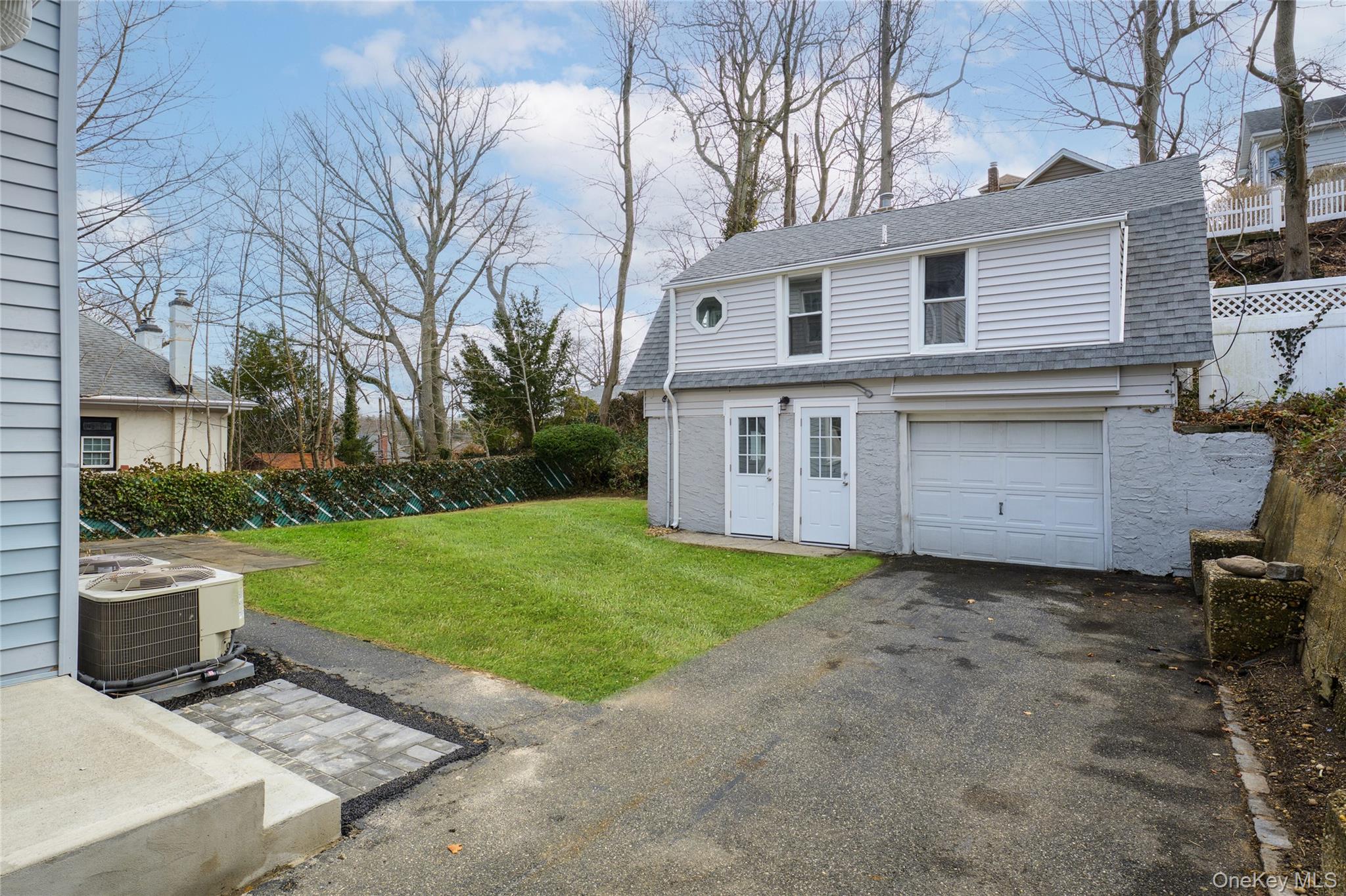 27 Locust Lane, Oyster Bay, NY 11771