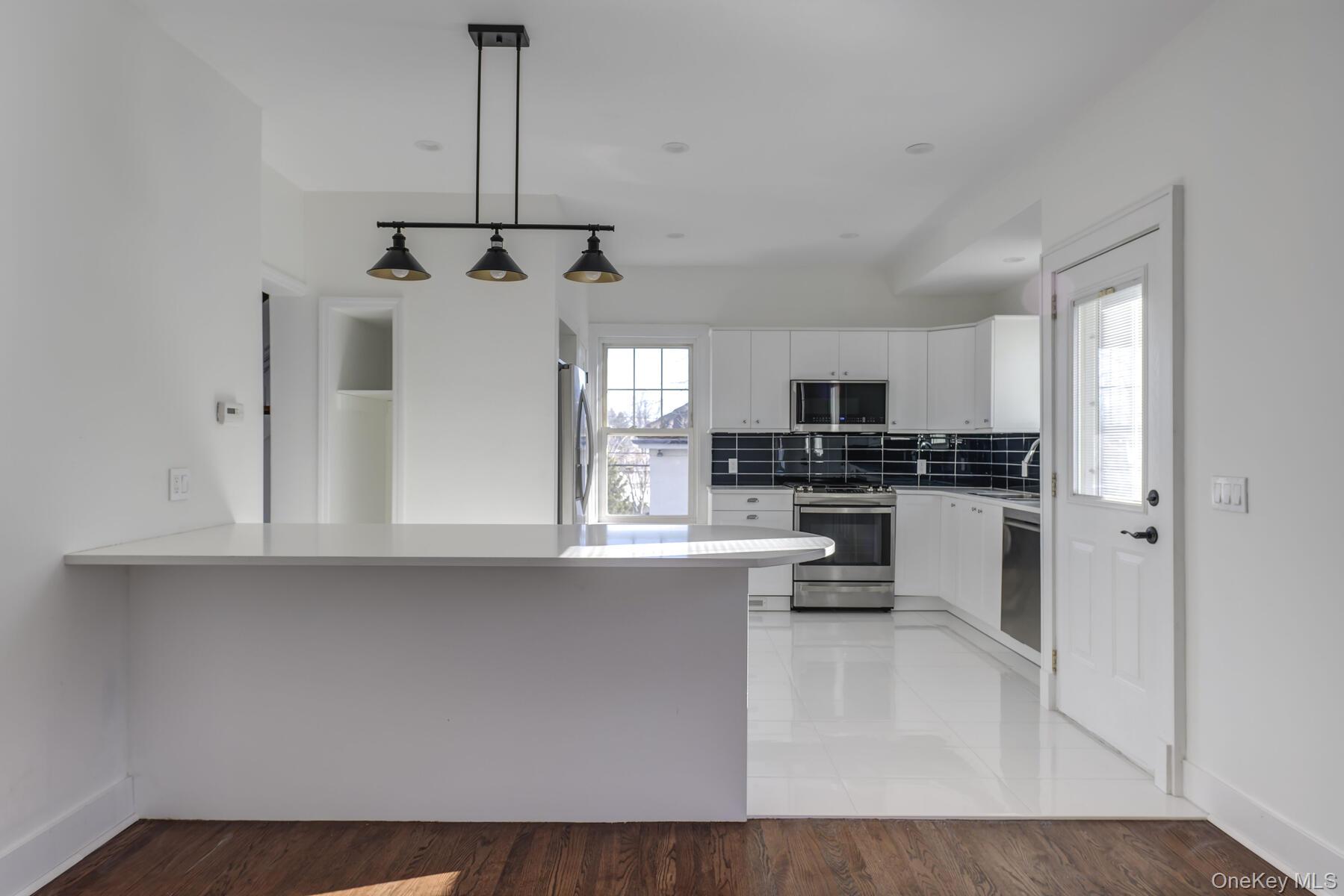 27 Locust Lane, Oyster Bay, NY 11771