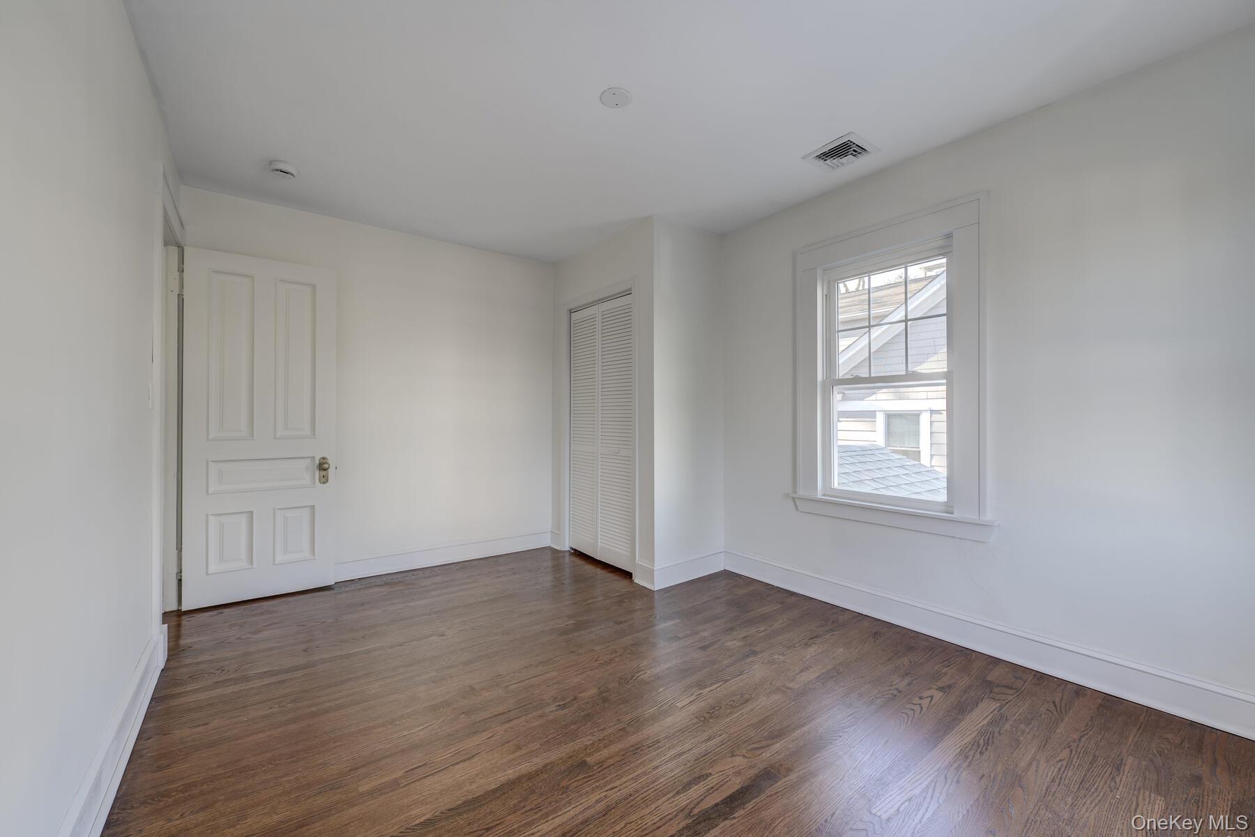 27 Locust Lane, Oyster Bay, NY 11771