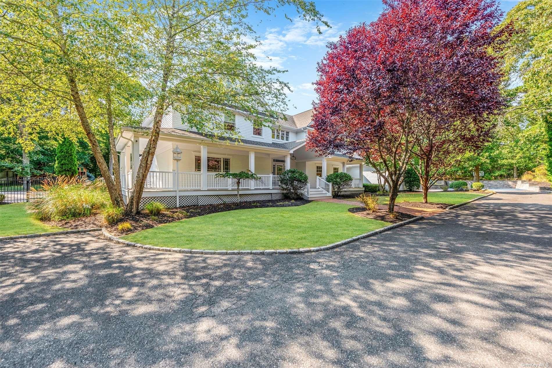 76A W Tiana Road, Hampton Bays, NY 11946