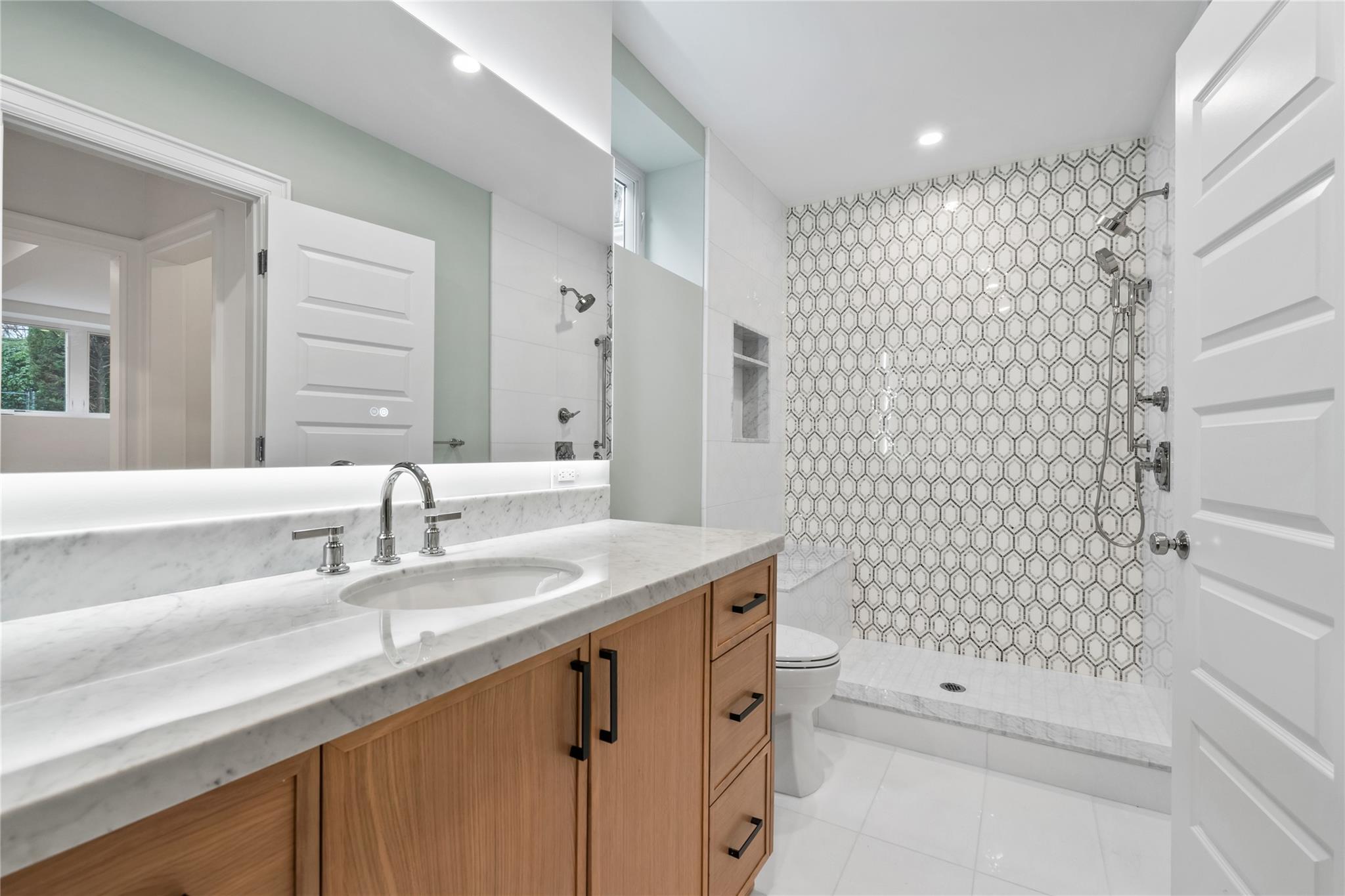 68 Glenlawn Avenue, Sea Cliff, NY 11579