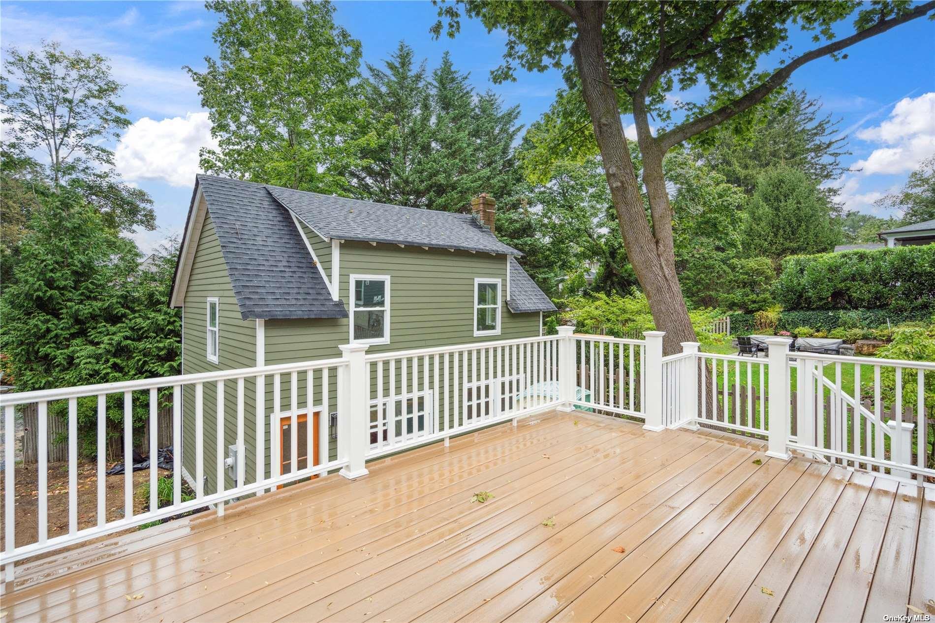 68 Glenlawn Avenue, Sea Cliff, NY 11579