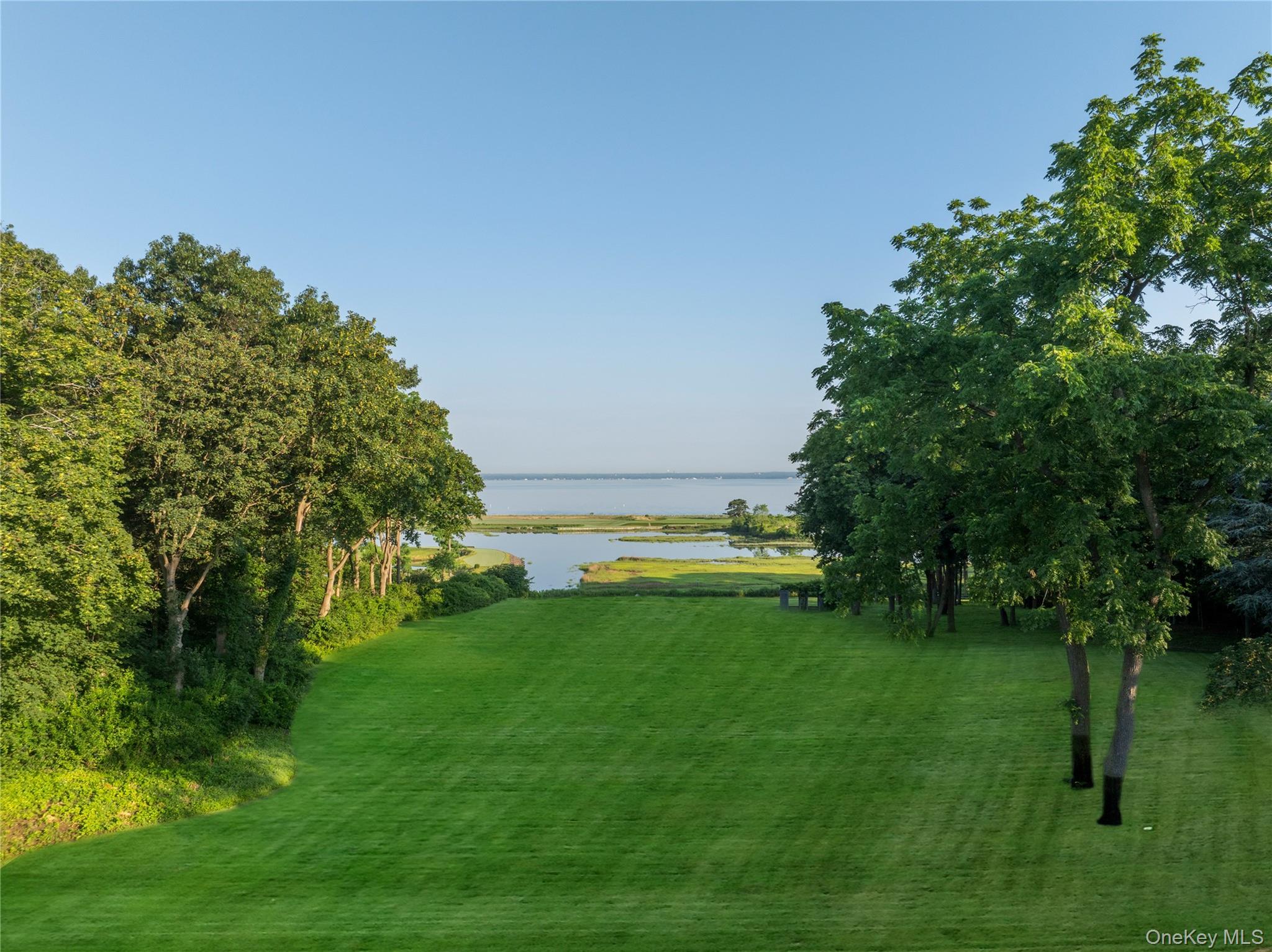 10 Lands End Road, Locust Valley, NY 11560