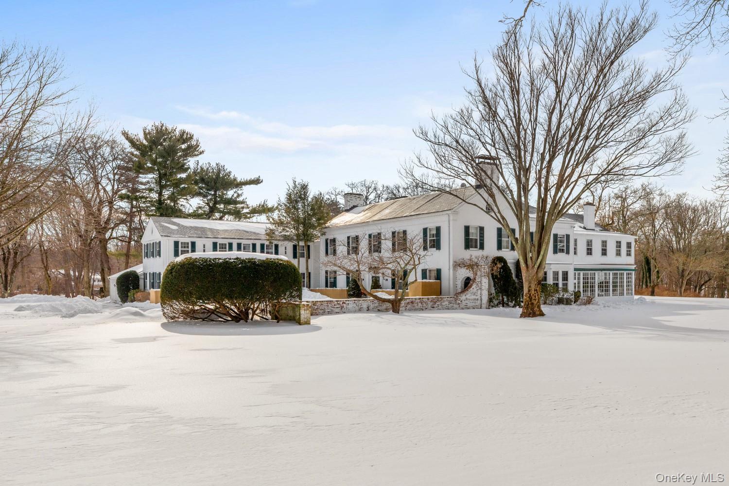 10 Lands End Road, Locust Valley, NY 11560