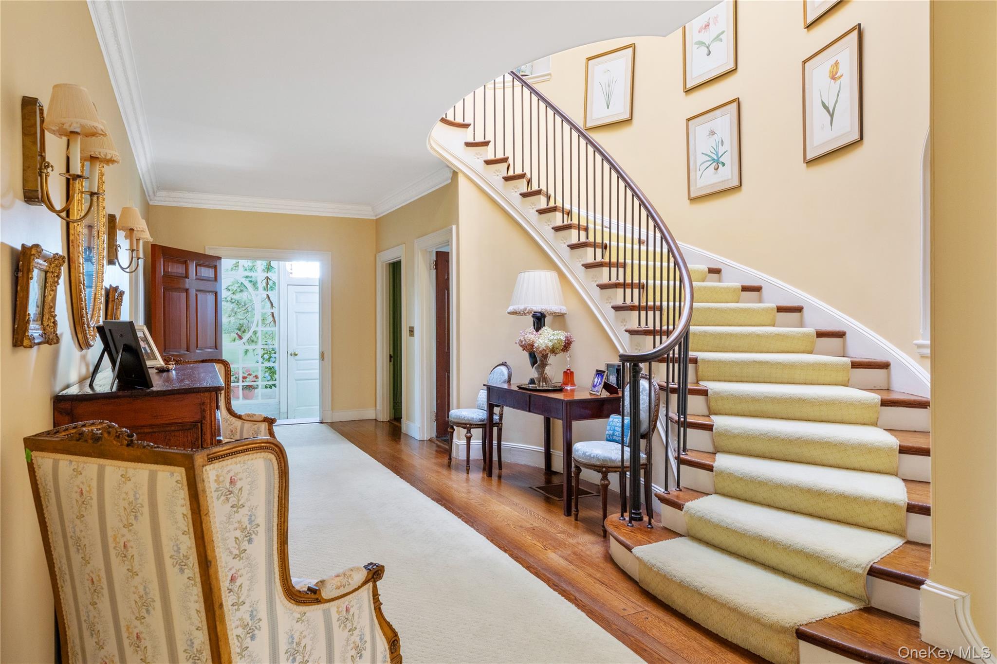 10 Lands End Road, Locust Valley, NY 11560