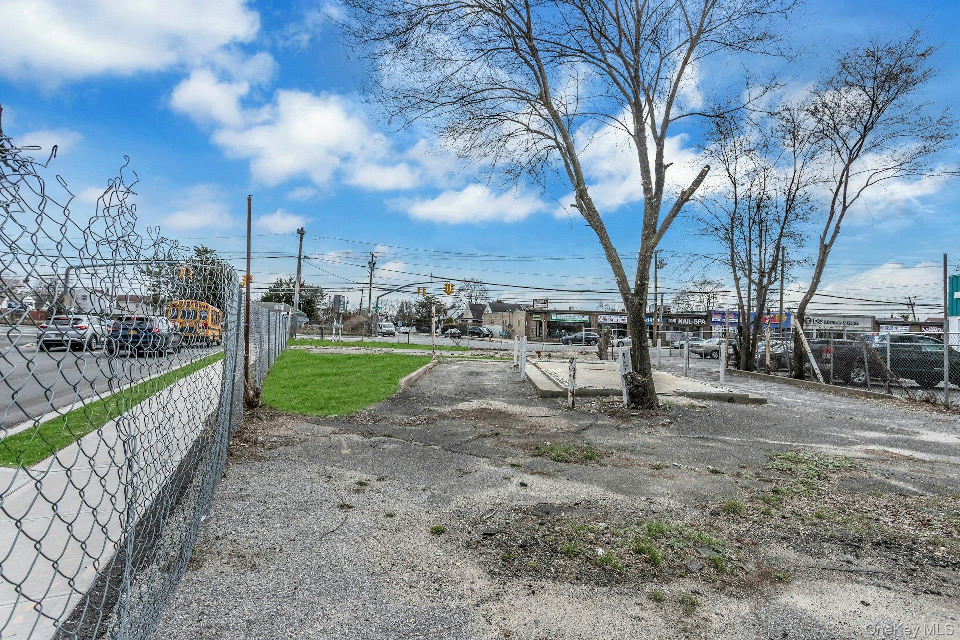 899 Old Country Road, Westbury, NY 11590