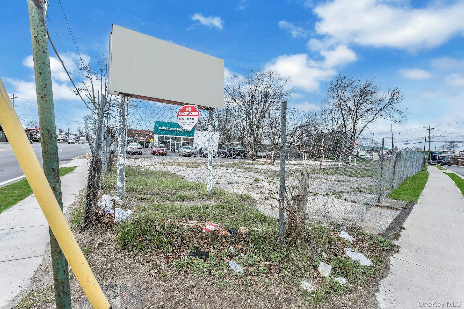 899 Old Country Road, Westbury, NY 11590