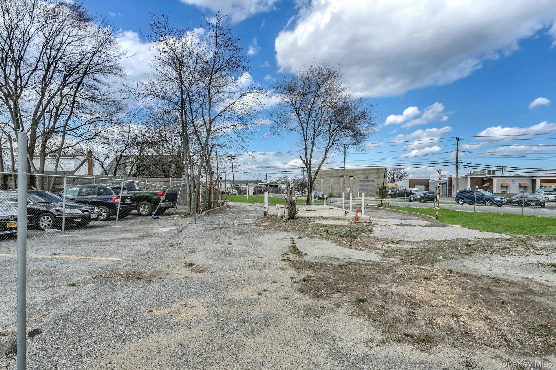 899 Old Country Road, Westbury, NY 11590