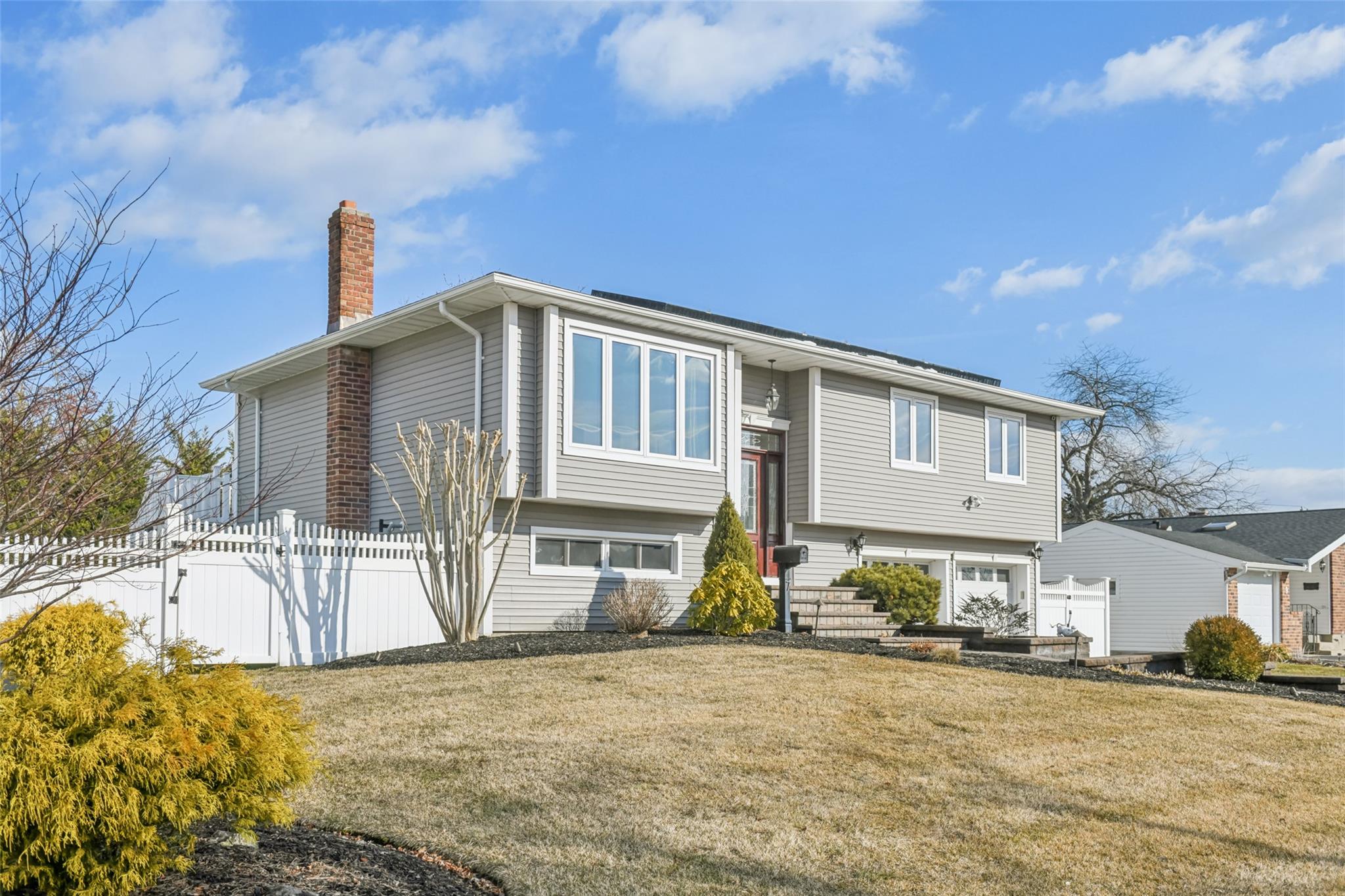 7 Plowboy Path, Commack, NY 11725