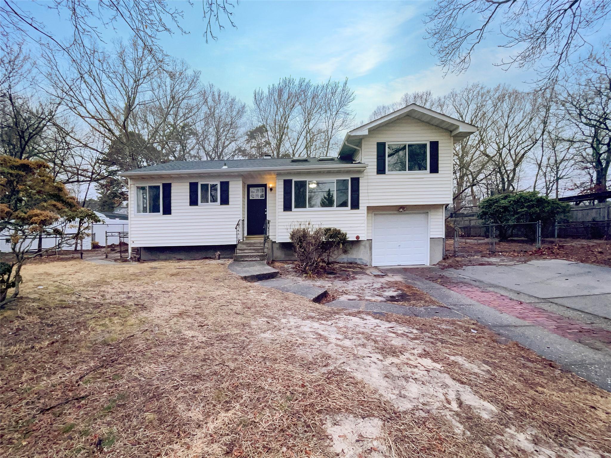 23 Halliday, Brookhaven, NY 11727