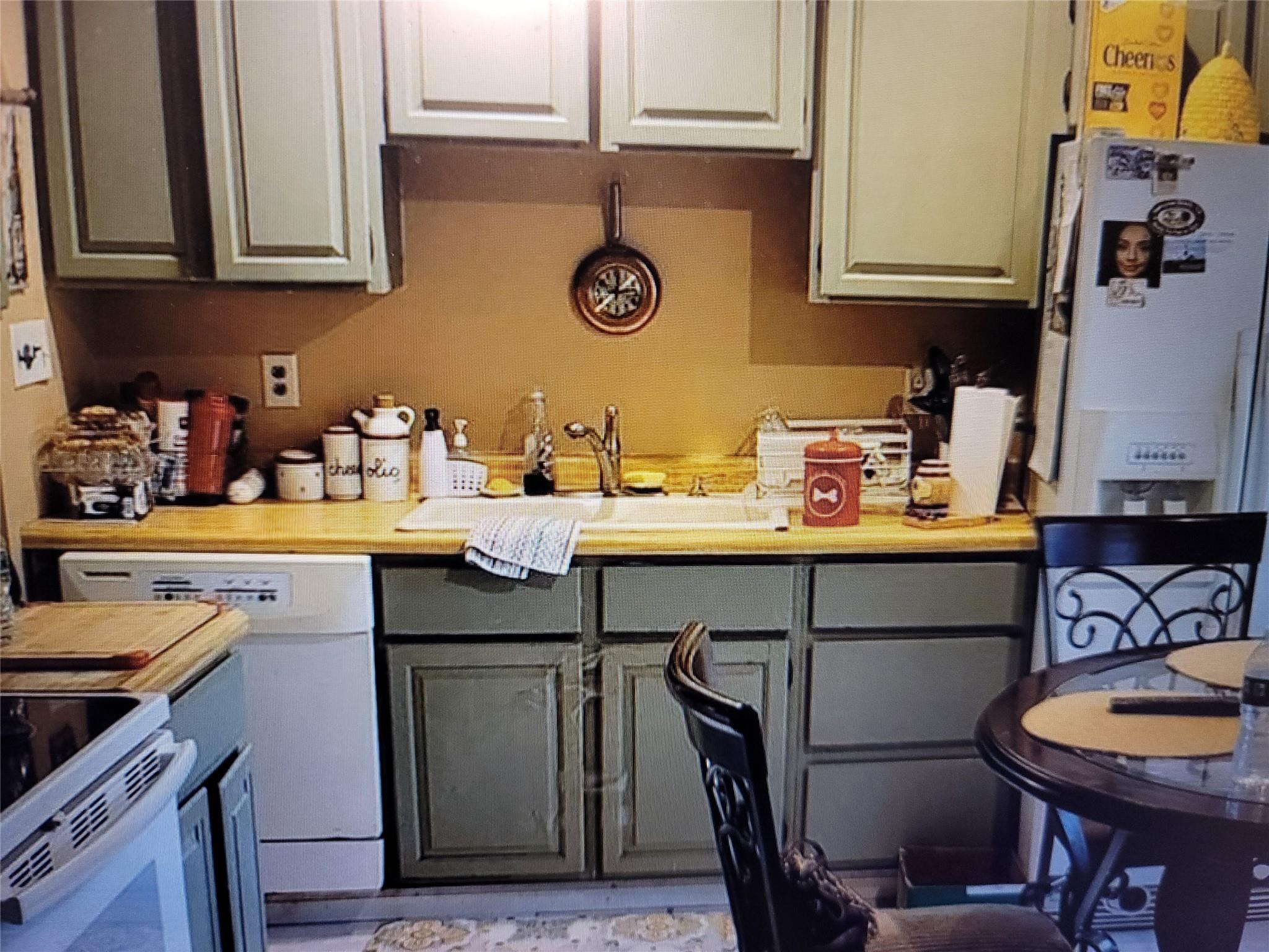 2 Cassie Court, Mount Sinai, NY 11766