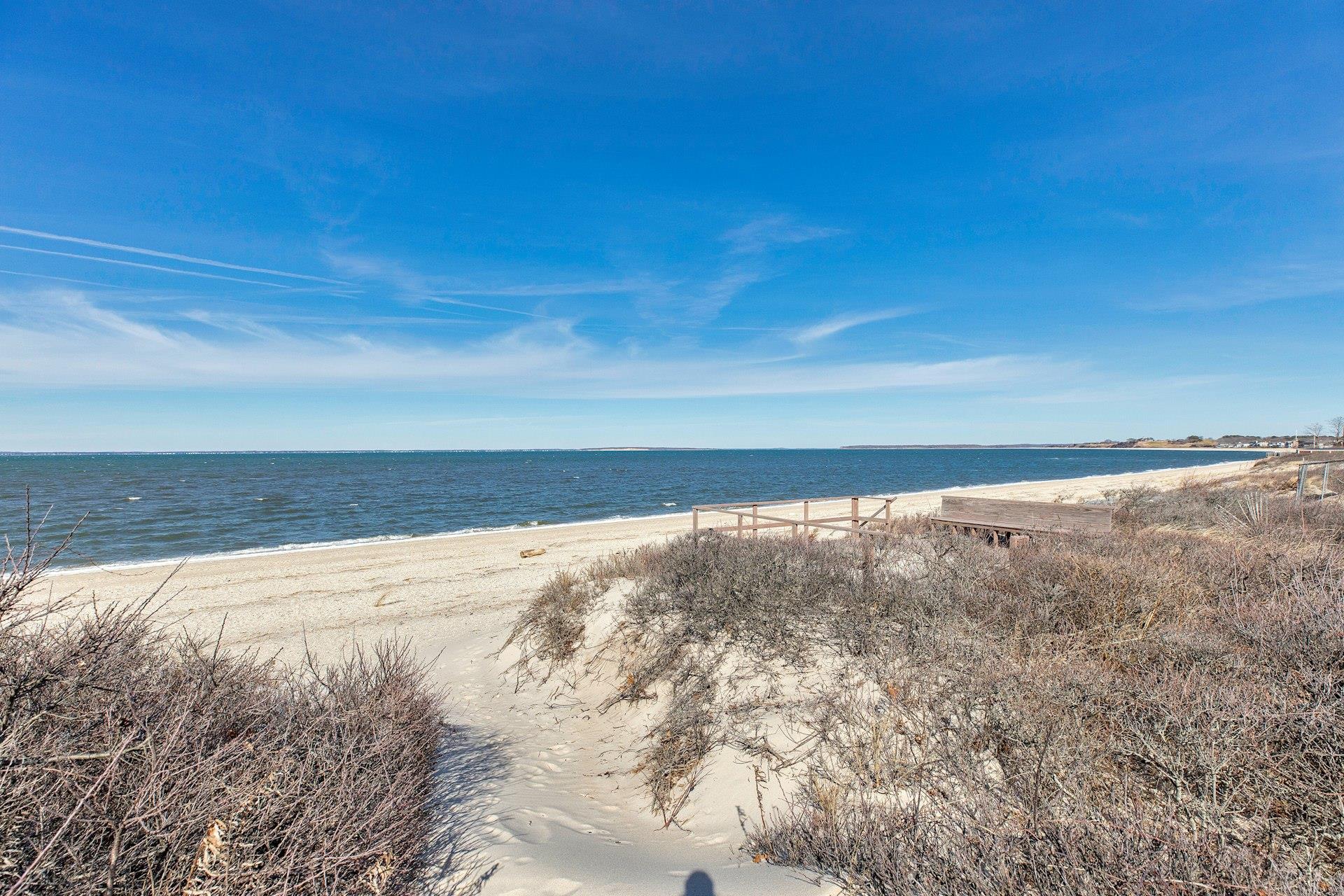 48 Oakhurst Road, Hampton Bays, NY 11946