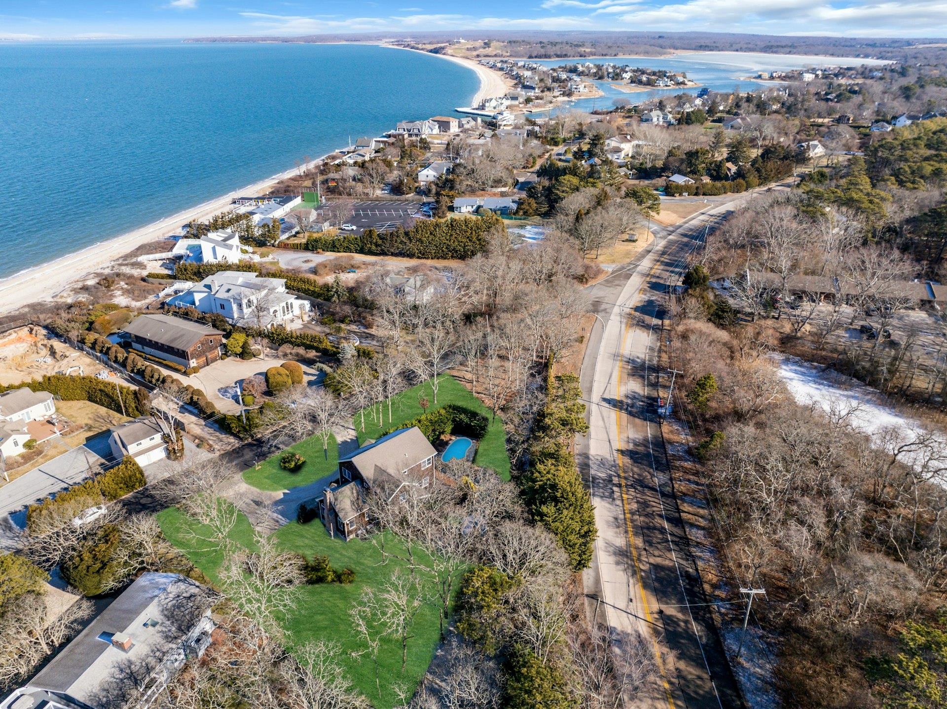 48 Oakhurst Road, Hampton Bays, NY 11946